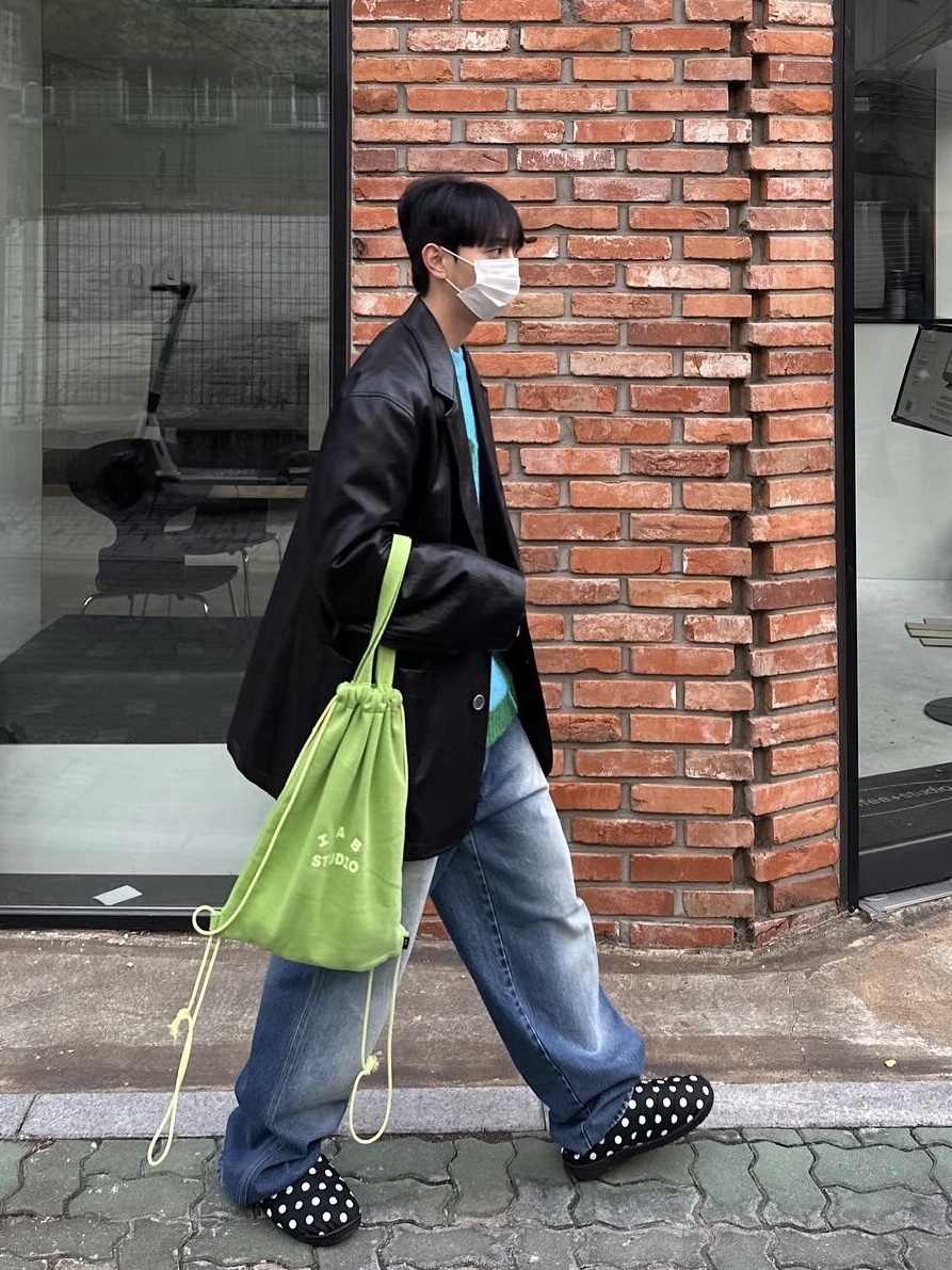 IAB Studio Pigment Sack Apple Green 착용 스타일 - 2
