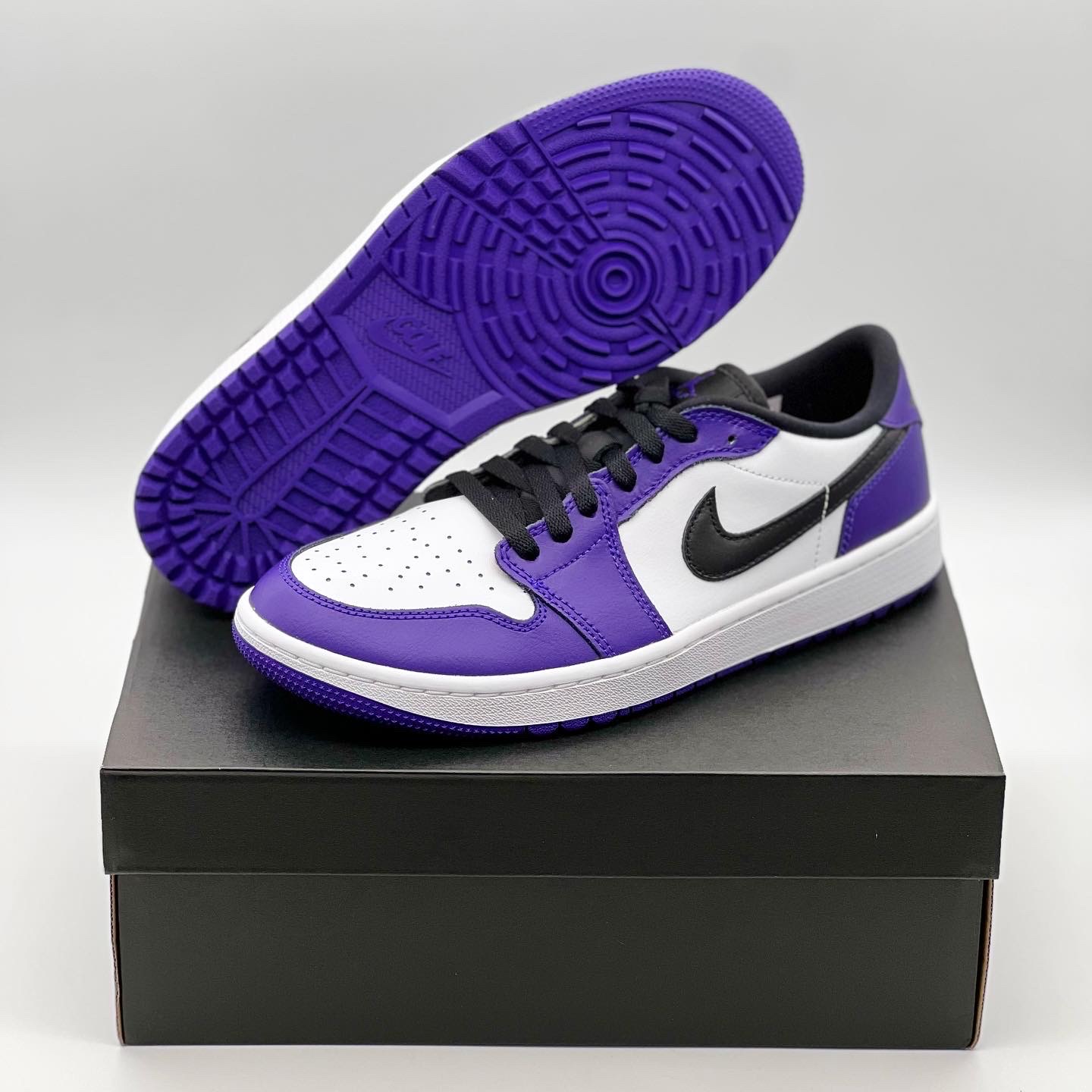 Jordan 1 Low Golf Court Purple 착용 스타일 - 1