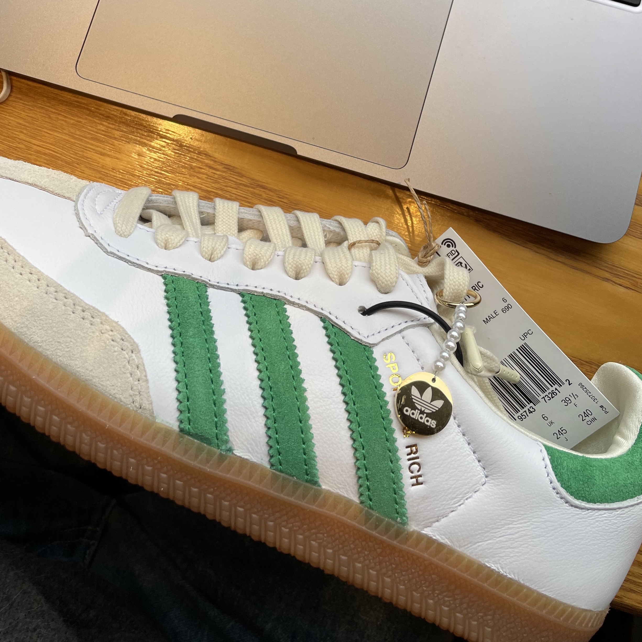 Adidas x Sporty & Rich Samba OG Cloud White Green 착용 스타일