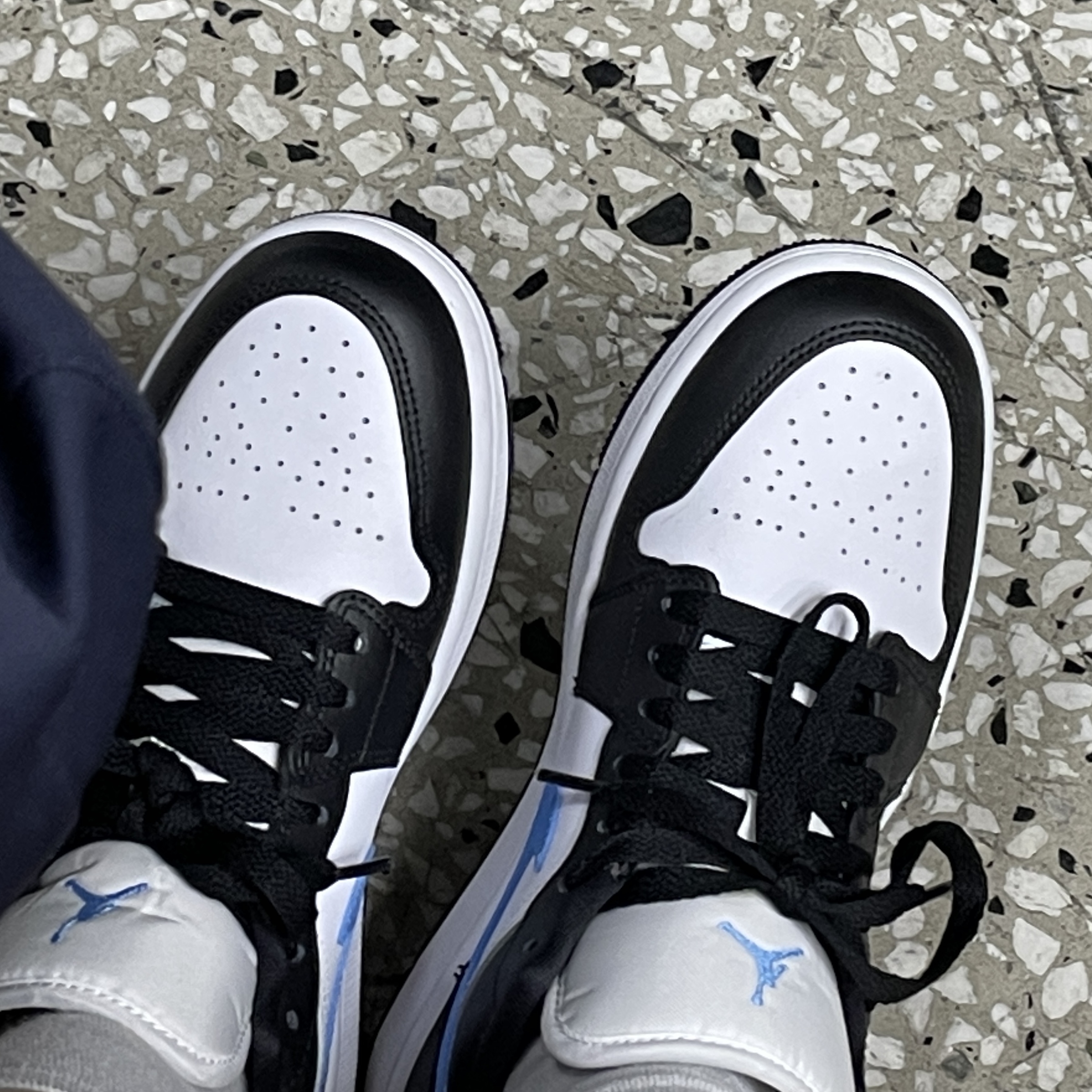 (W) Jordan 1 Low Black University Blue 착용 스타일 - 3