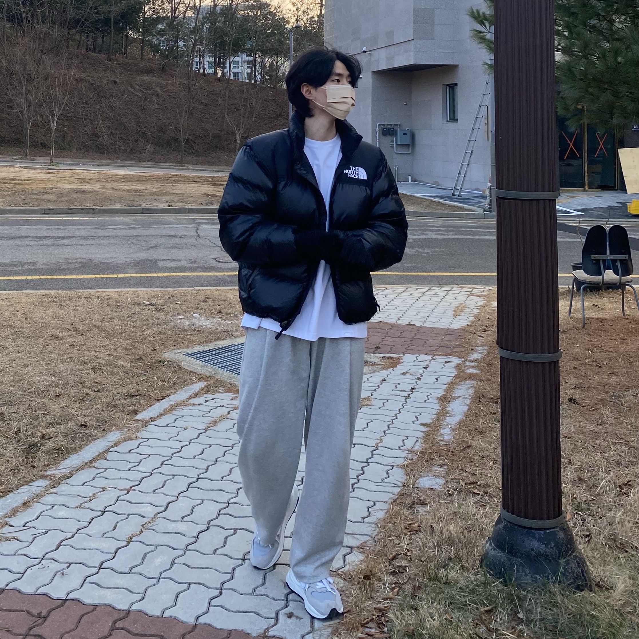 The North Face Nuptse Hybrid Down Ball Jacket Black, New Balance 5740 Dove Grey White 착용 스타일