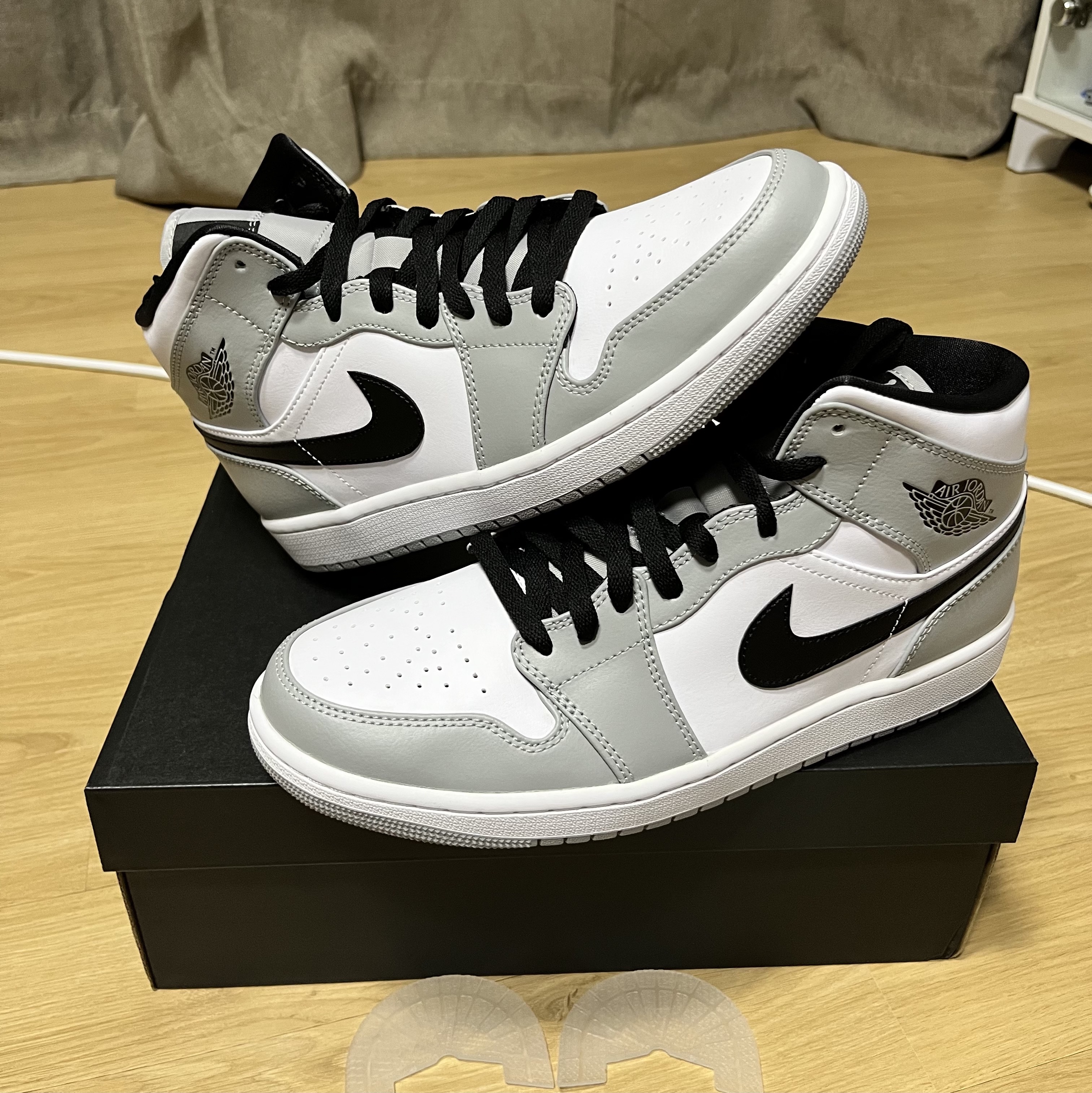 Jordan 1 Mid Light Smoke Grey 착용 스타일