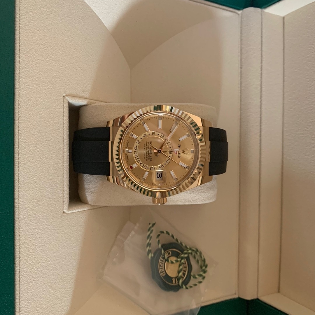 Rolex Sky-Dweller 42mm 326238 Champagne Oysterflex 착용 스타일