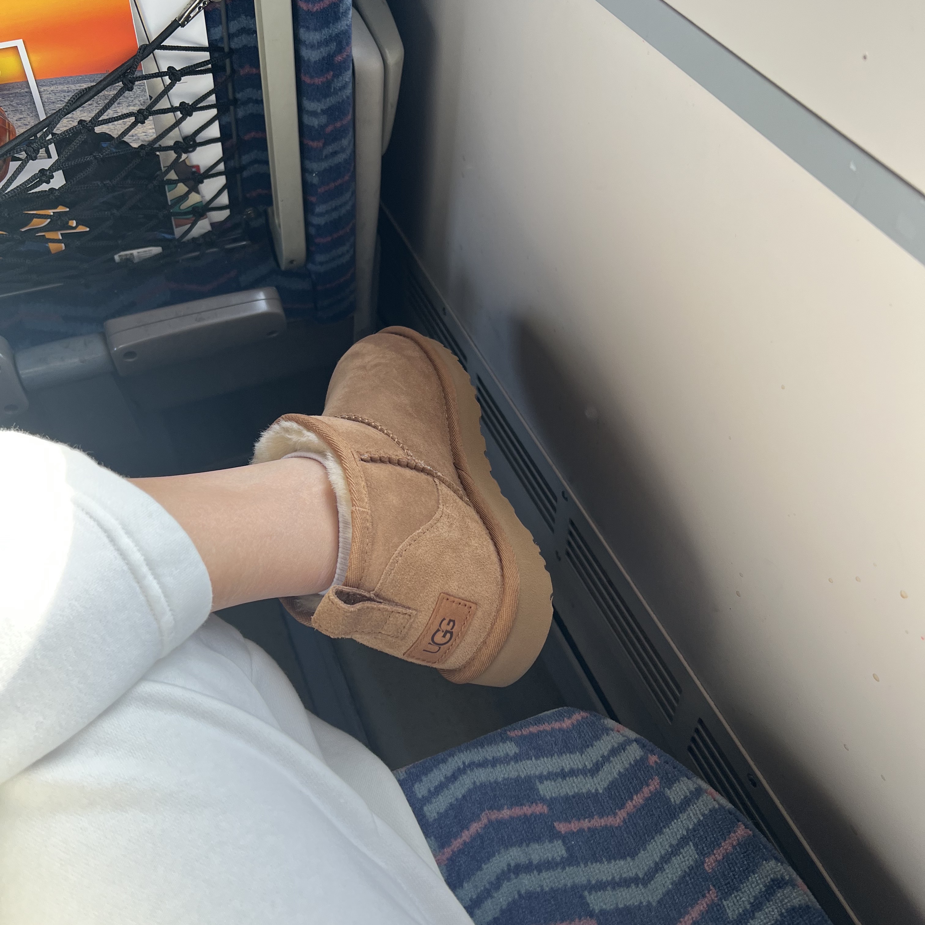 (W) UGG Classic Ultra Mini Boots Chestnut 착용 스타일