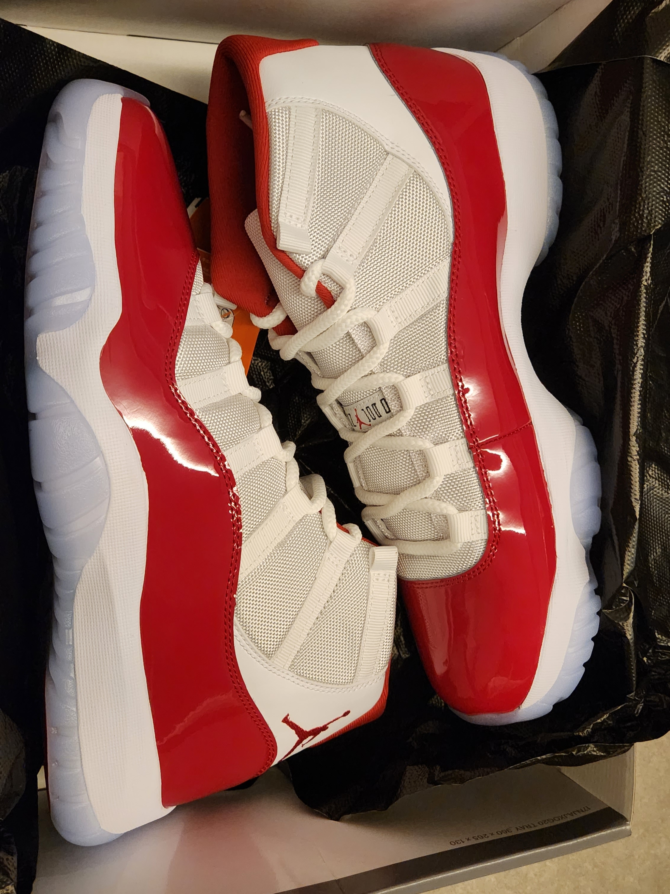 Jordan 11 Retro Varsity Red 착용 스타일