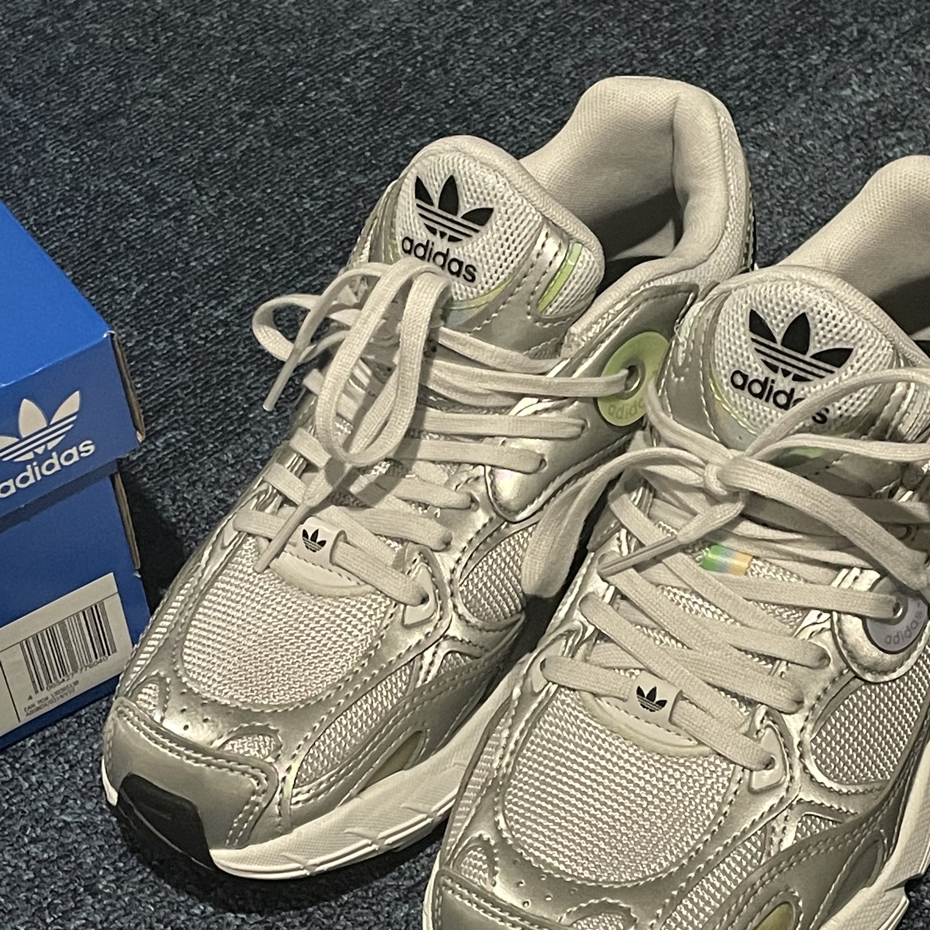 (W) Adidas Astir Dash Grey 착용 스타일 - 3