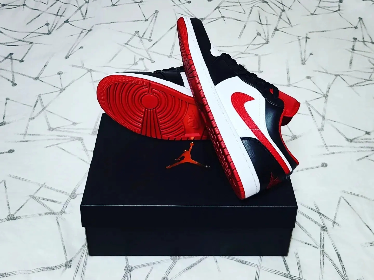 Jordan 1 Low White Gym Red Black 착용 스타일 - 4
