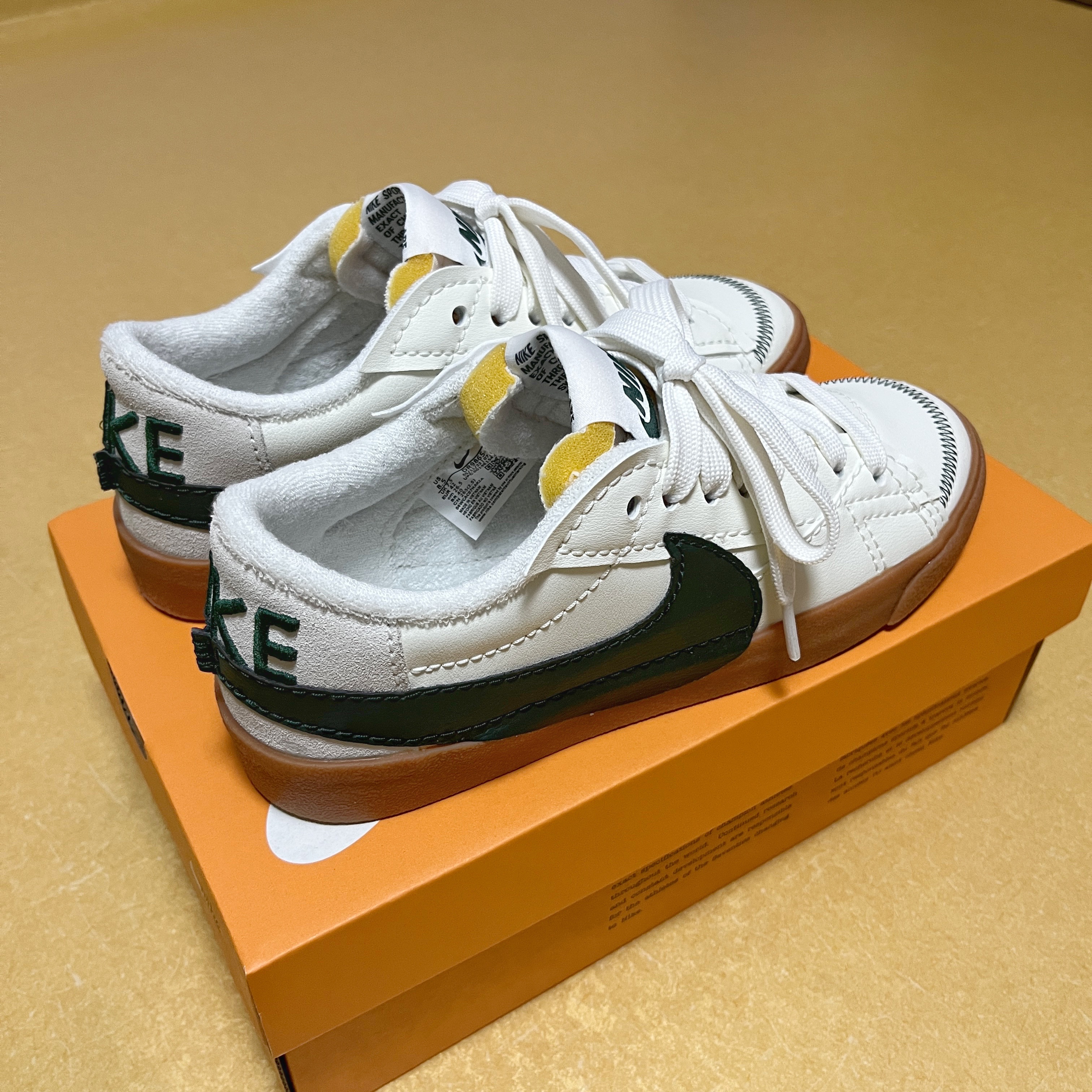 Nike Blazer Low '77 Jumbo Sail Pro Green 착용 스타일 - 3