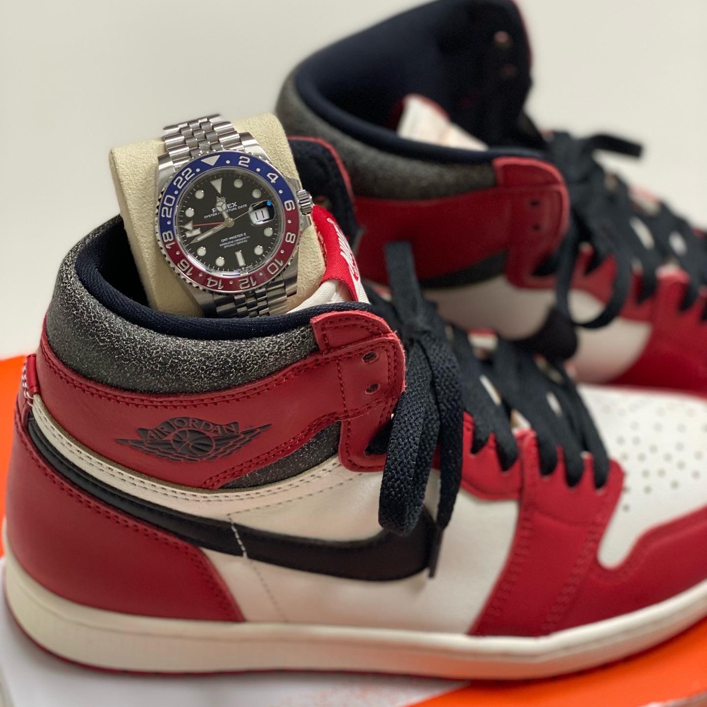 Jordan 1 Retro High OG Chicago 2022, Rolex GMT-Master II 40mm 126710BLRO Black Jubilee 착용 스타일