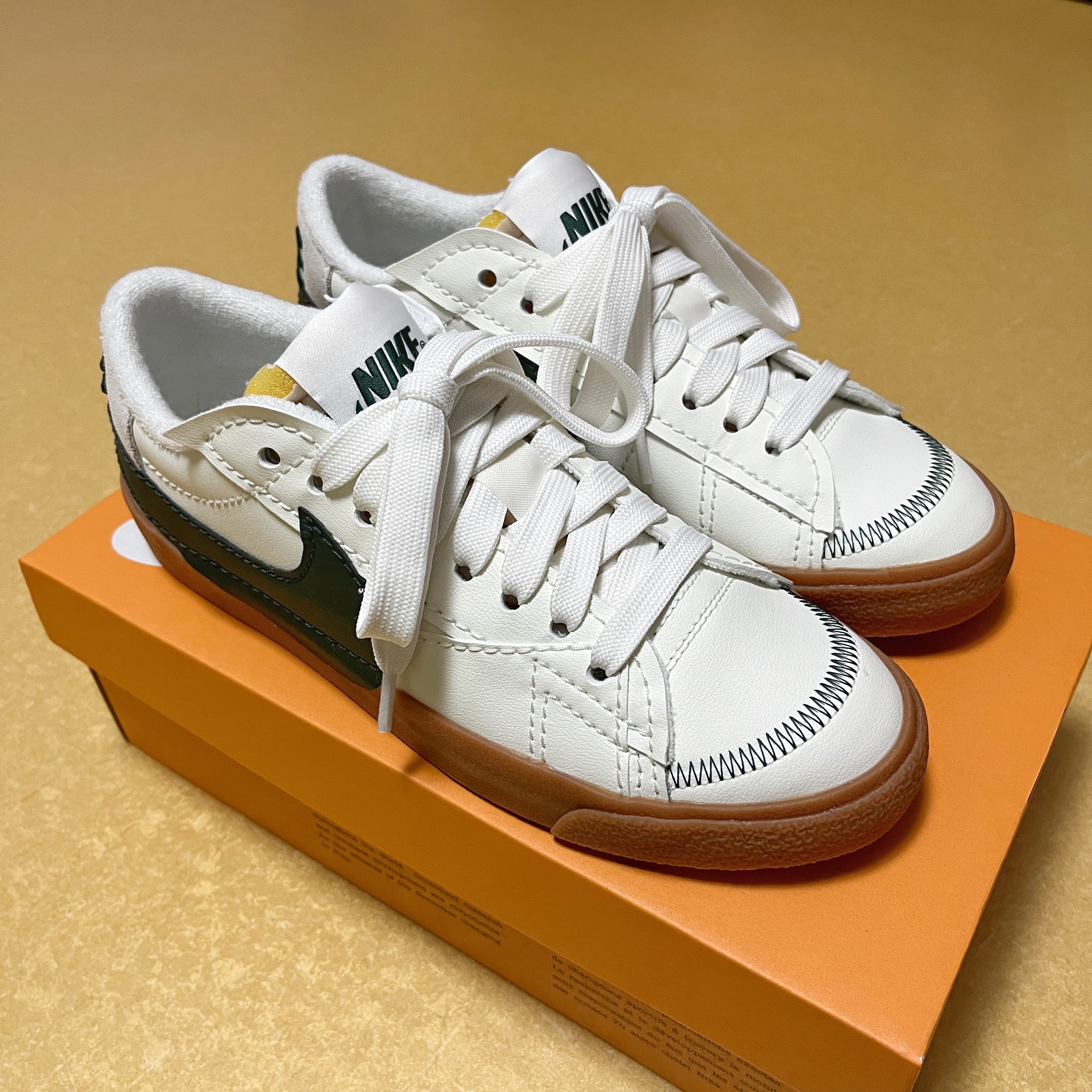 Nike Blazer Low '77 Jumbo Sail Pro Green 착용 스타일 - 1