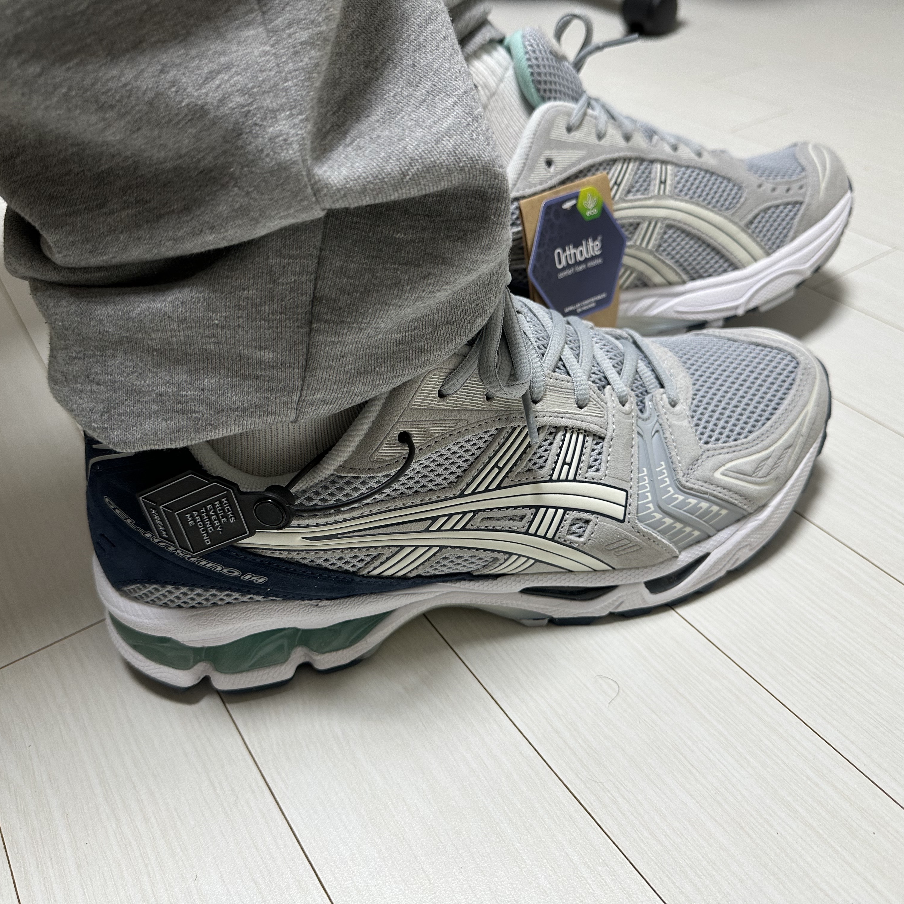 Asics Gel-Kayano 14 Piedmont Grey 착용 스타일 - 2