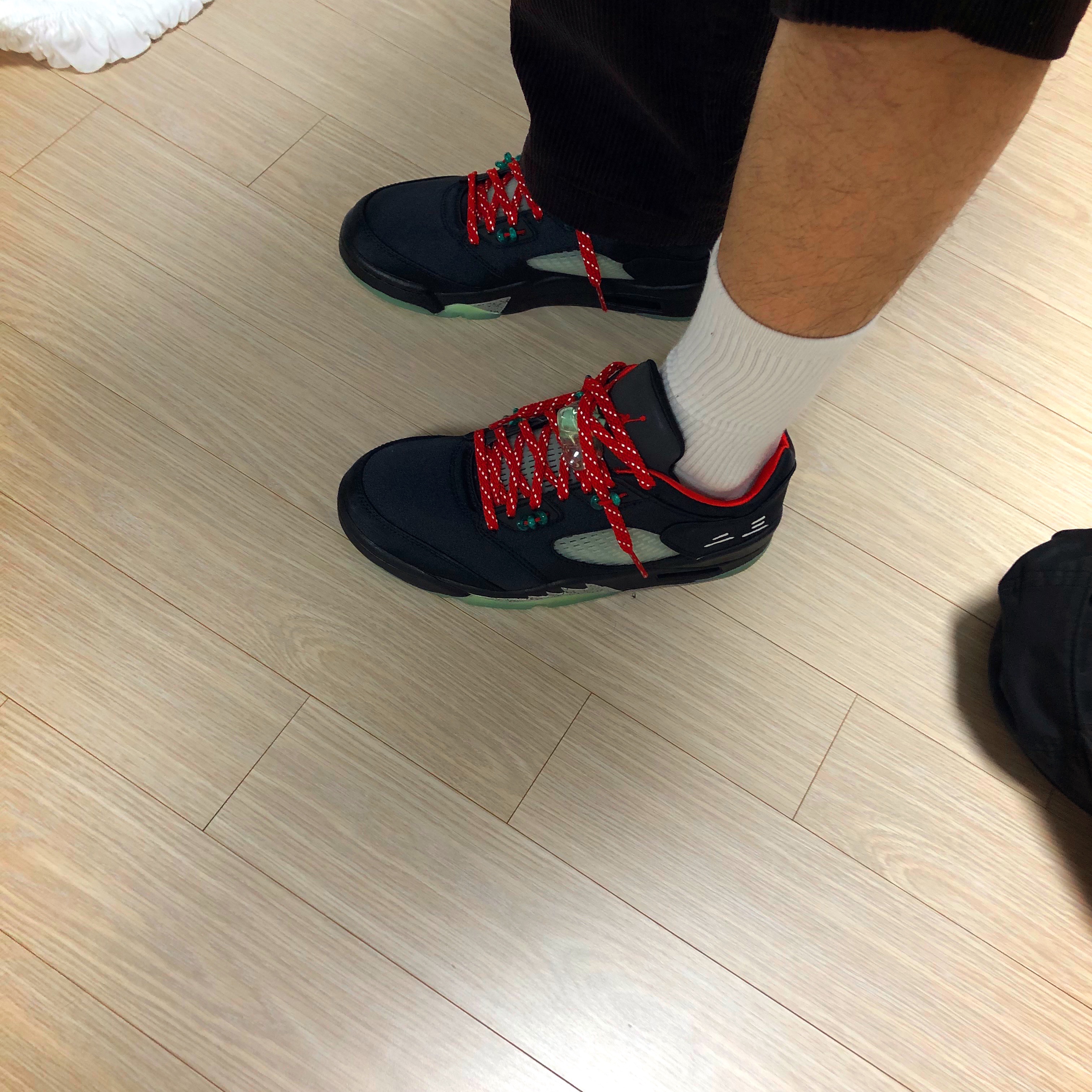 Jordan 5 x Clot Retro Low SP Anthracite 착용 스타일 - 2