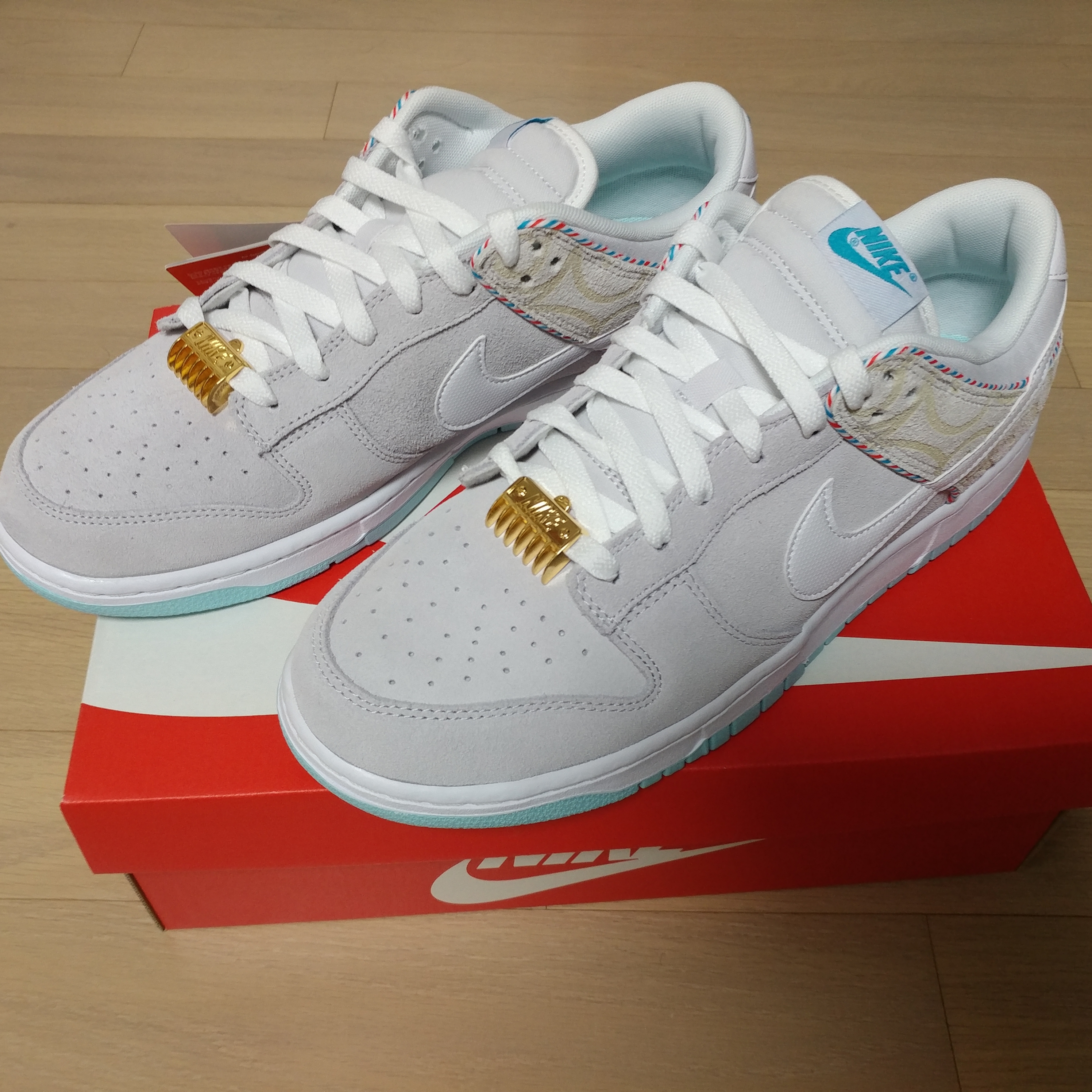 Nike Dunk Low Retro SE Barber Shop Grey 착용 스타일 - 1