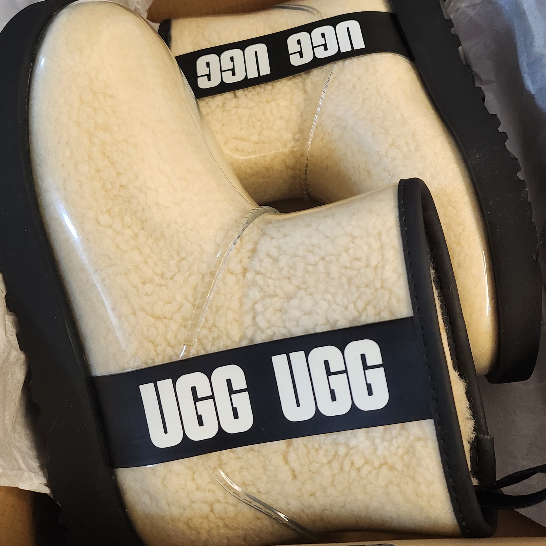 (W) UGG Classic Clear Mini Boots Natural Black 착용 스타일