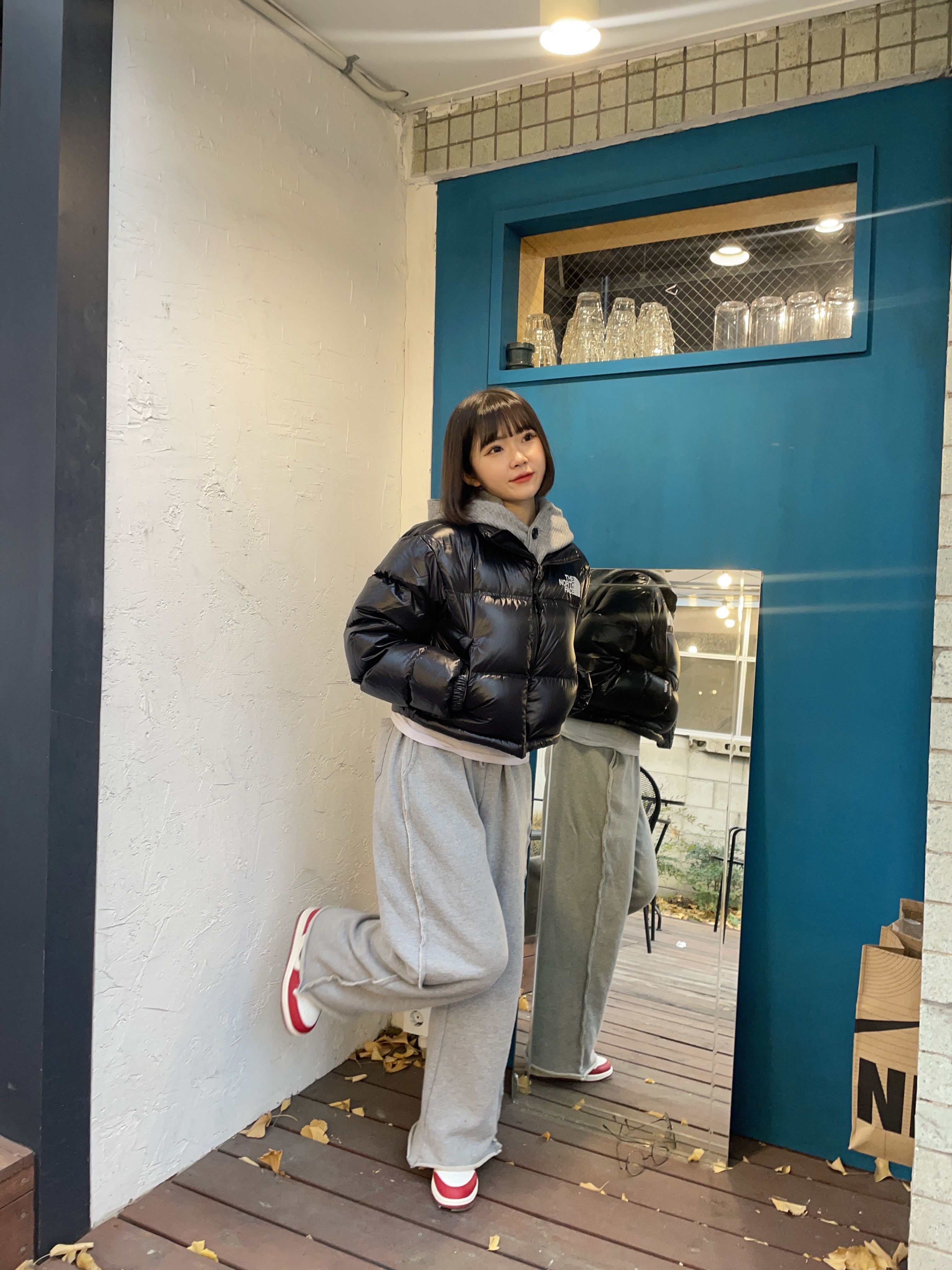 (W) The North Face Nuptse Short Jacket TNF Black, (PS) Jordan 1 Retro High OG Chicago 2022 착용 스타일 - 2