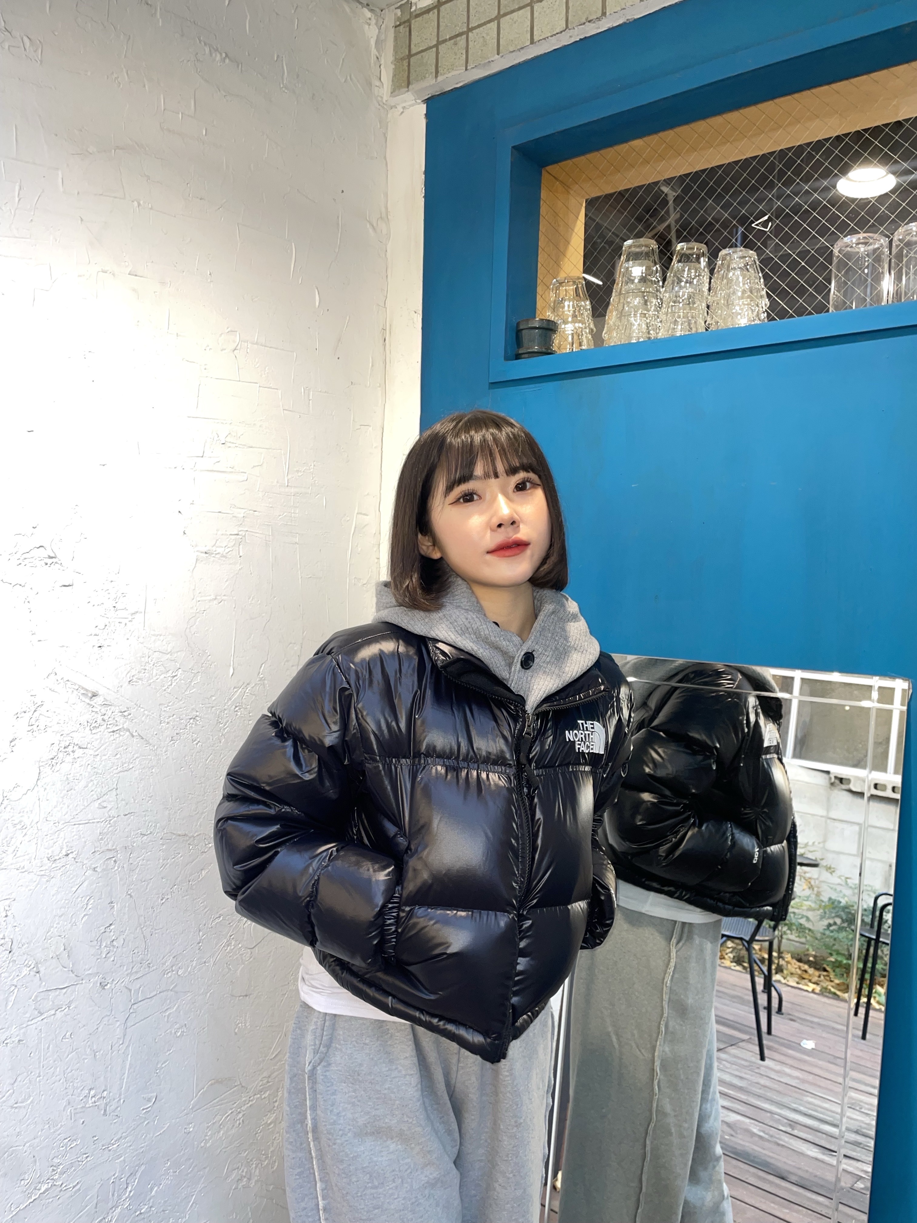 (W) The North Face Nuptse Short Jacket TNF Black 착용 스타일 - 3