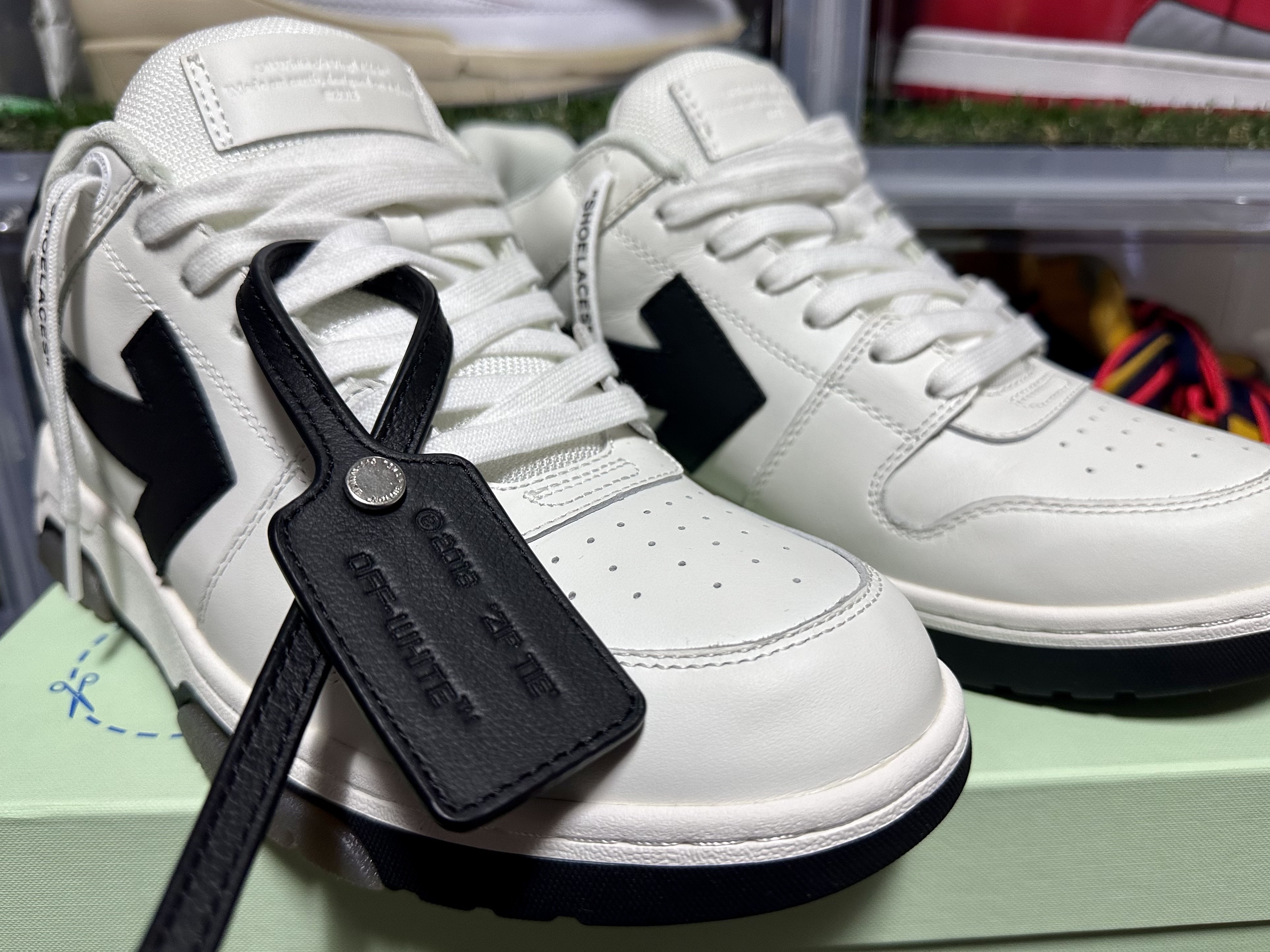 Off-White Out of Office OOO Sneakers White Black - 22SS 착용 스타일 - 2