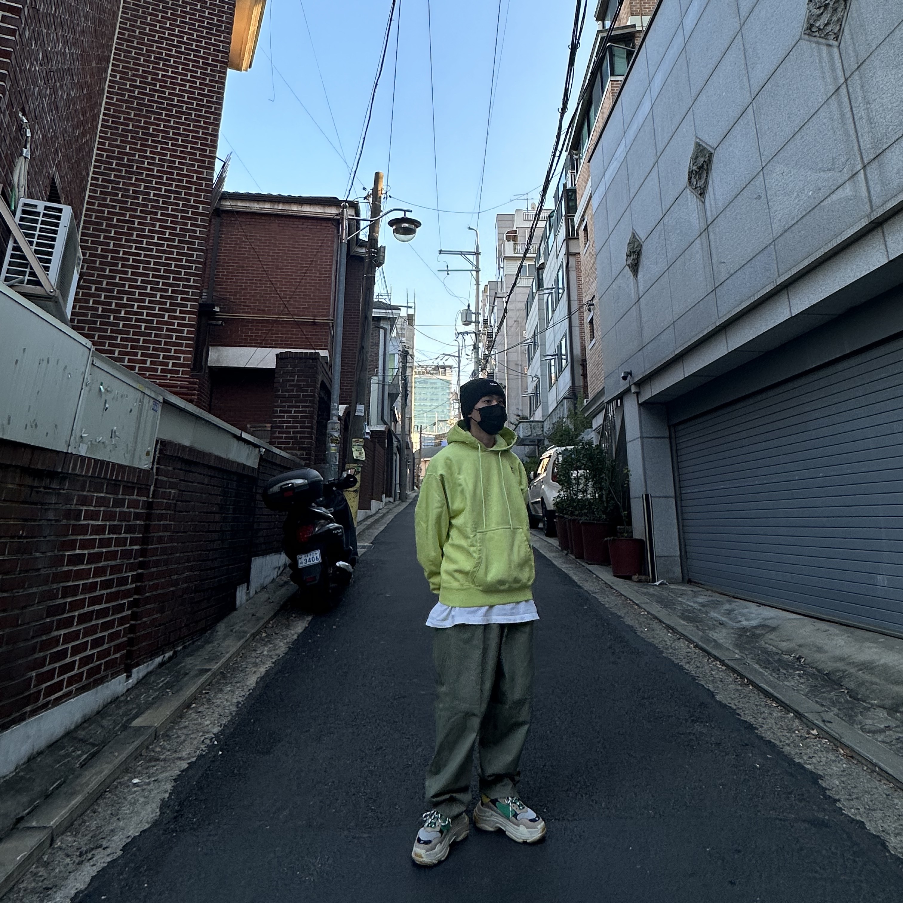 Supreme Gradient Stripe Beanie Solid Black - 21FW, Nike x Stussy NRG RA Washed Pullover Hoodie Volt (DM1021-702) 착용 스타일 - 1