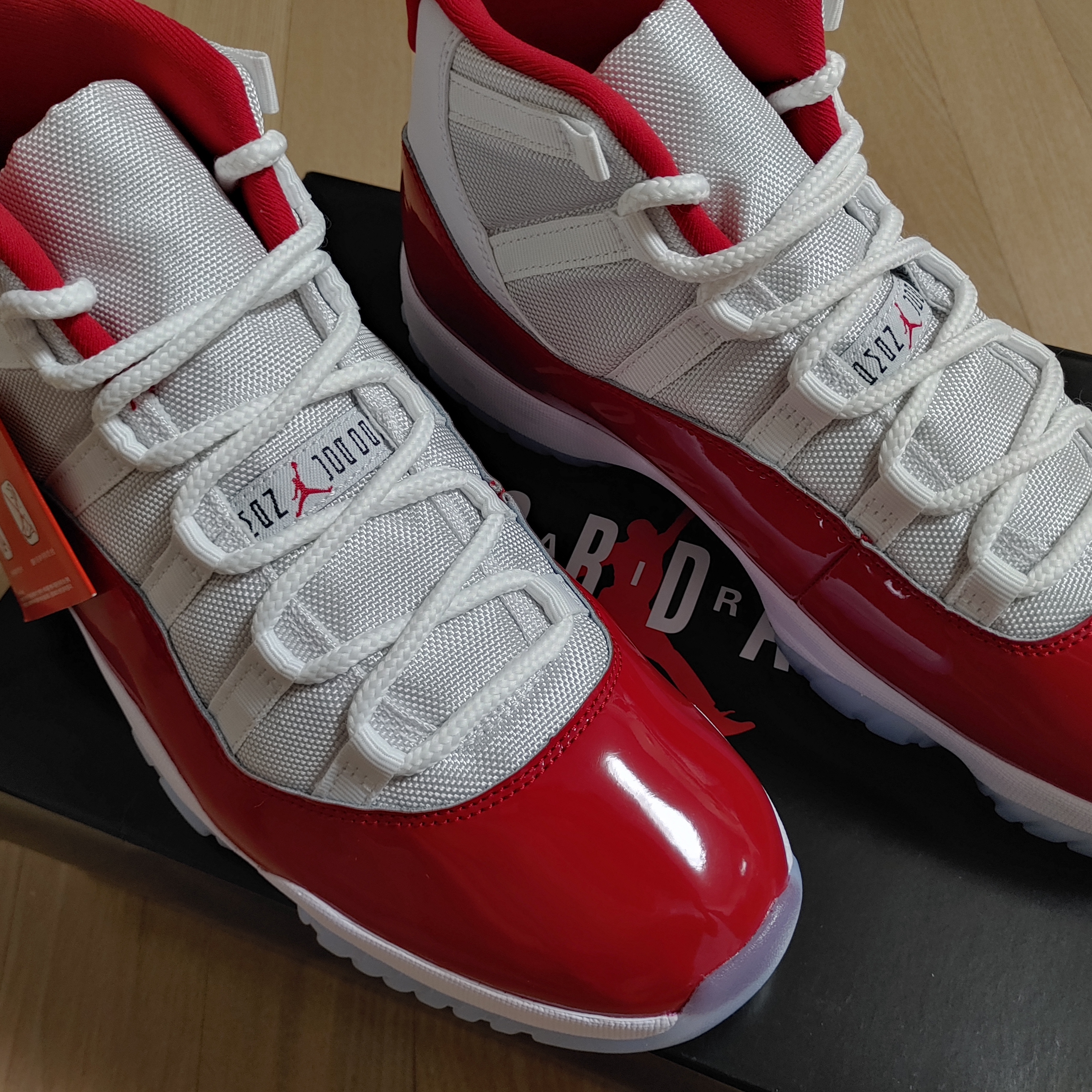 Jordan 11 Retro Varsity Red 착용 스타일 - 2