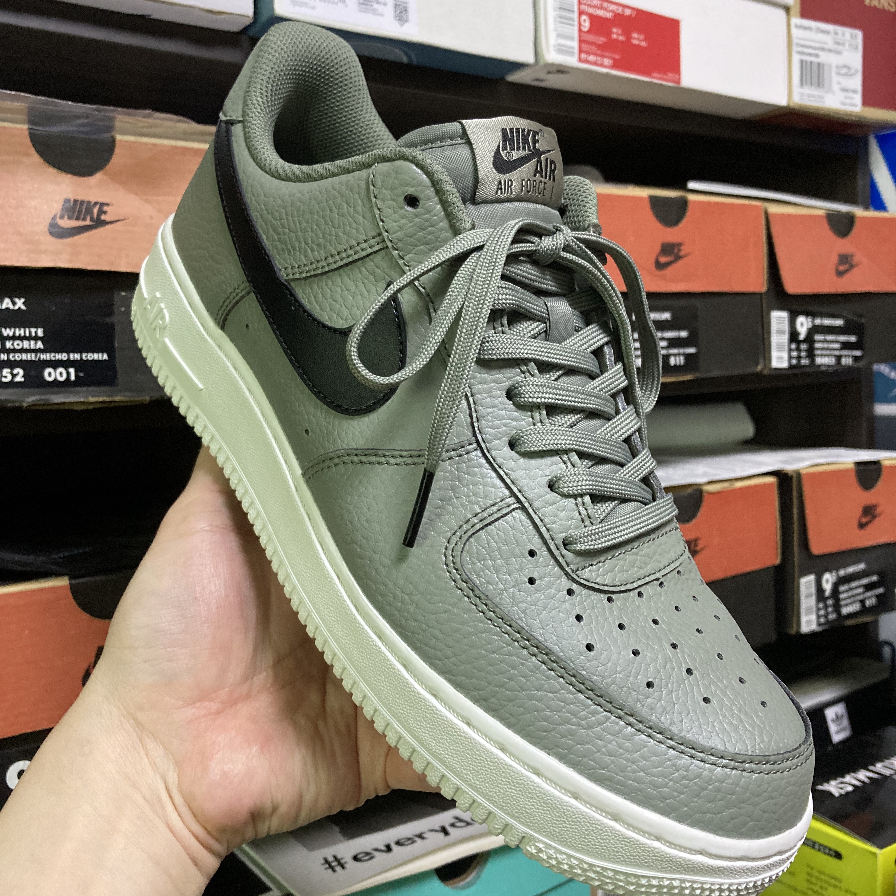 Nike Air Force 1 '07 Low Dark Stucco 착용 스타일 - 1
