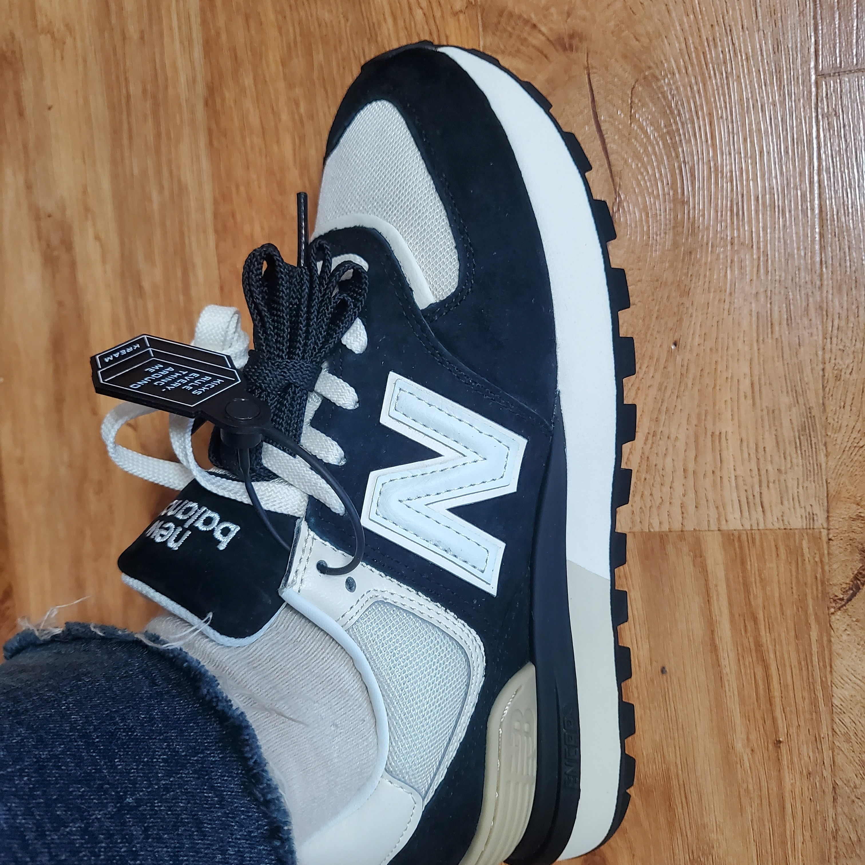 New Balance 574 Legacy Black Angora 착용 스타일 - 2