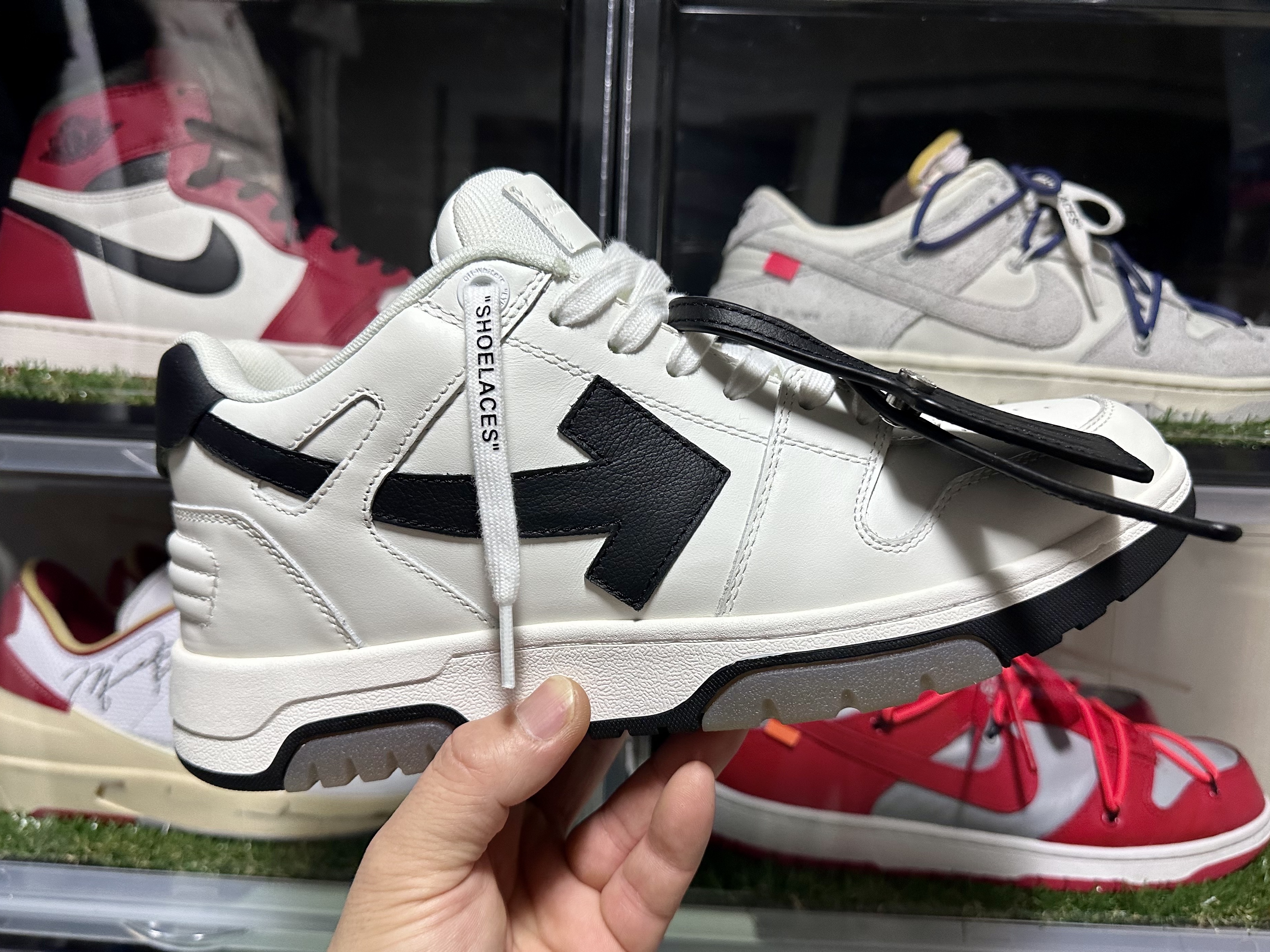 Off-White Out of Office OOO Sneakers White Black - 22SS 착용 스타일 - 1
