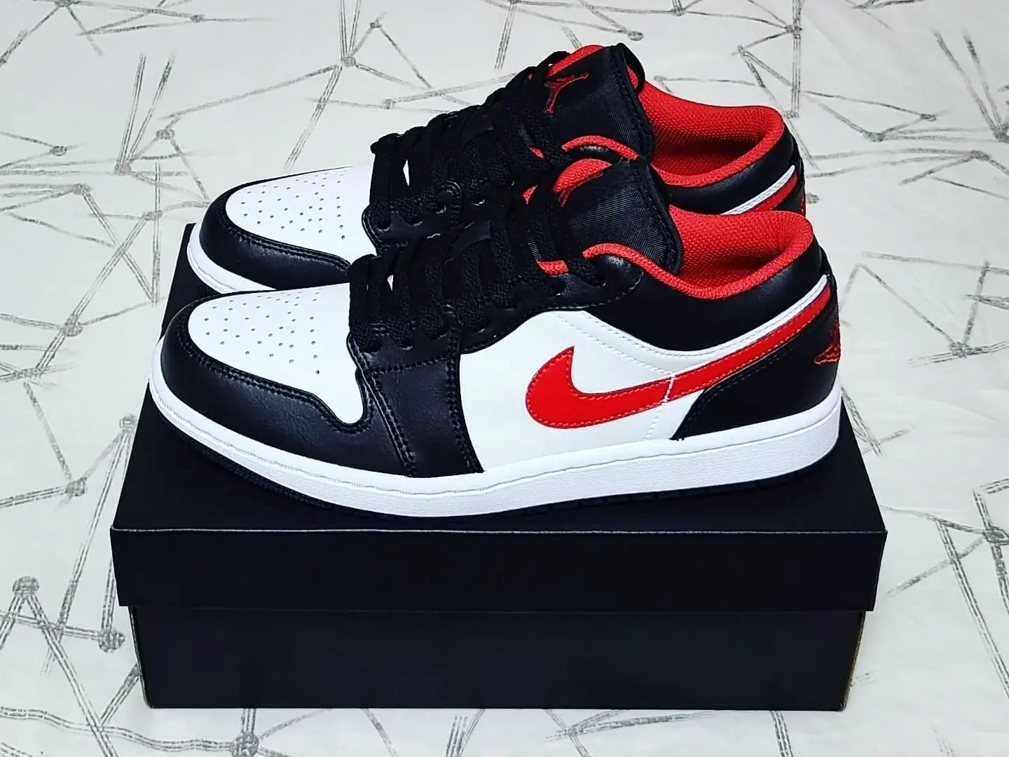 Jordan 1 Low Black Fire Red 착용 스타일 - 2