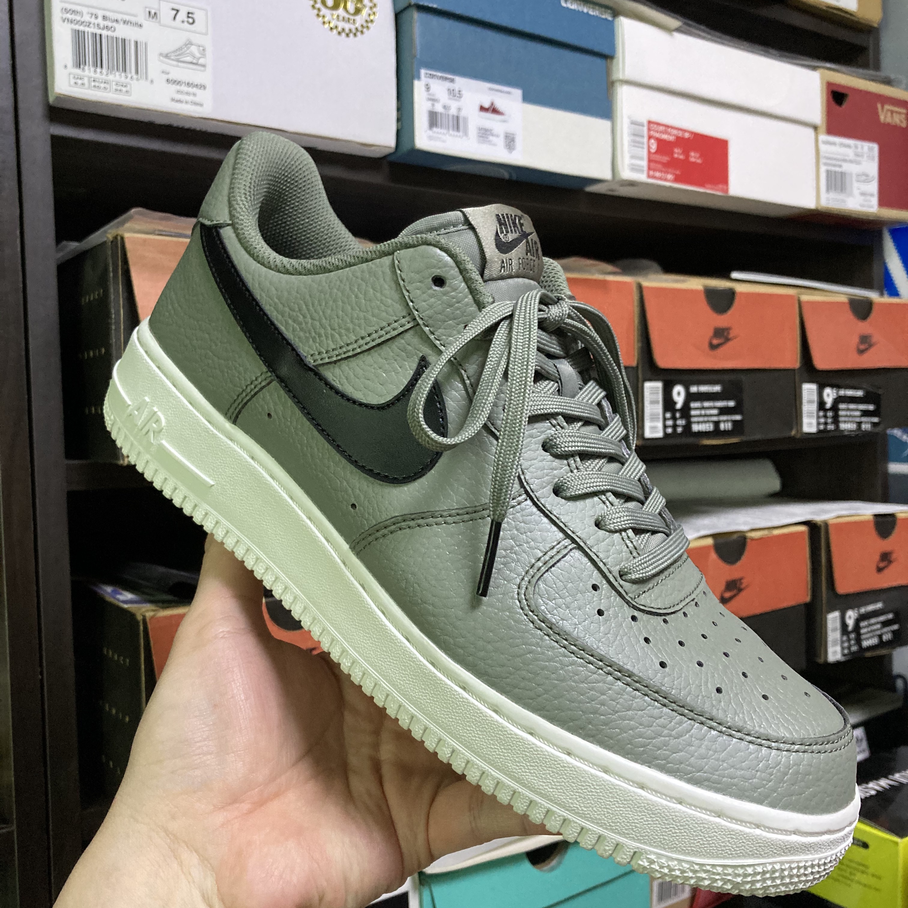 Nike Air Force 1 '07 Low Dark Stucco 착용 스타일 - 2