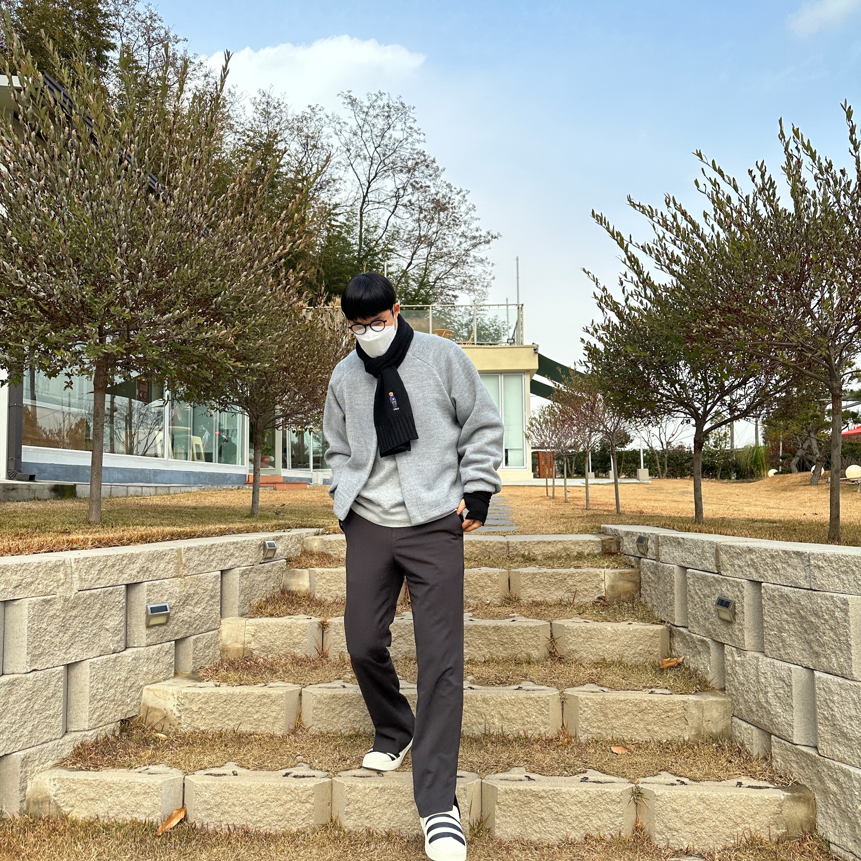 Adidas Puffylette Off White 착용 스타일 - 2