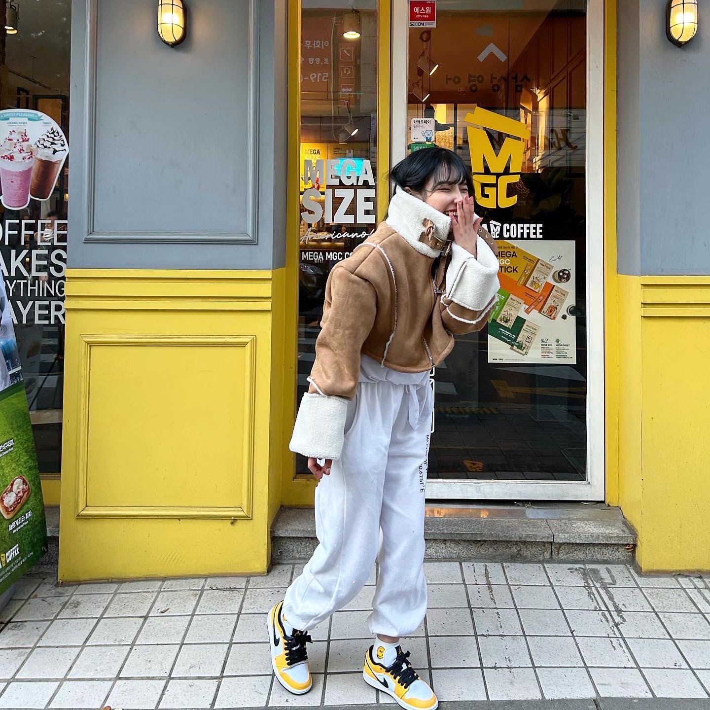 (W) Jordan 1 Low SE Laser Orange 착용 스타일 - 2