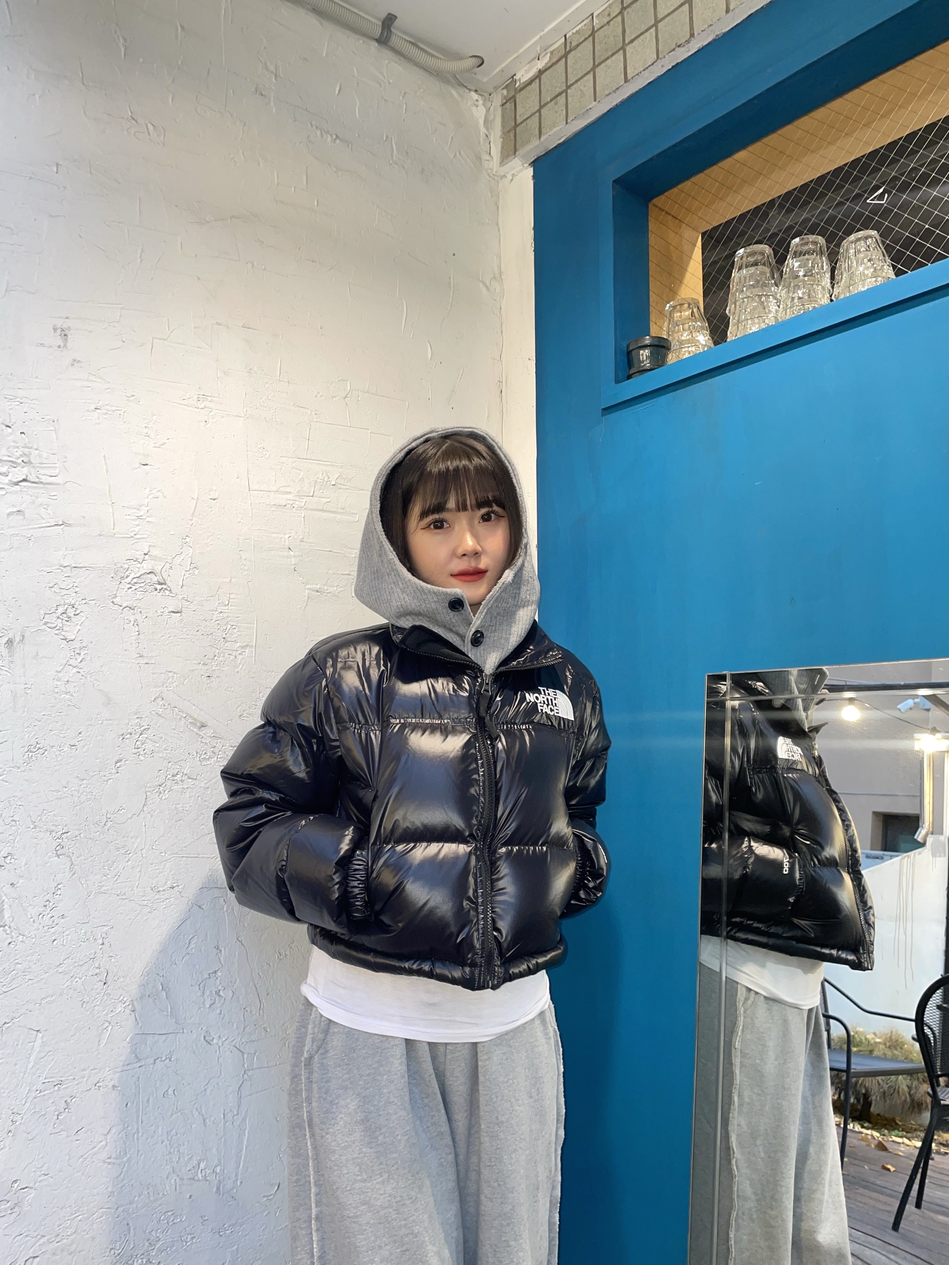(W) The North Face Nuptse Short Jacket TNF Black 착용 스타일 - 2