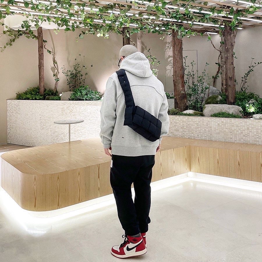 Jordan 1 Retro High OG Chicago 2022, Nike x Drake Nocta Cardinal Stock Essential Hoodie Grey - US/EU 착용 스타일 - 1