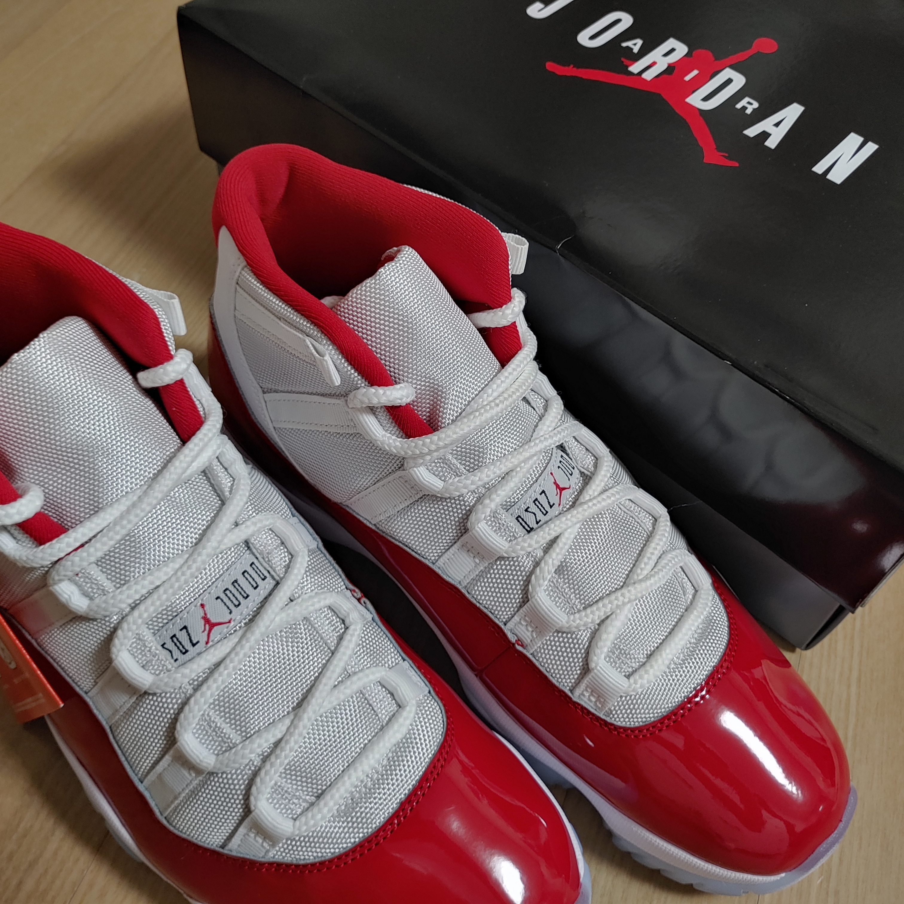 Jordan 11 Retro Varsity Red 착용 스타일 - 1