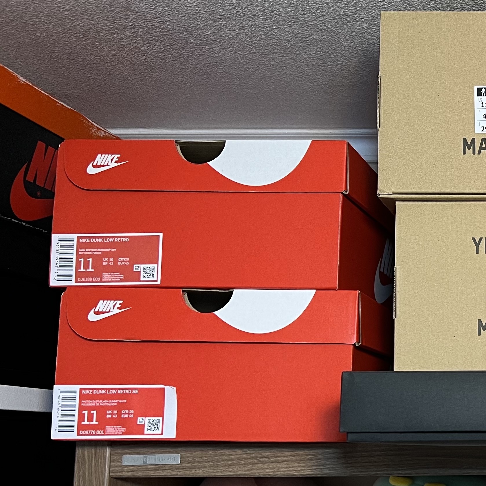 Nike Dunk Low SE Photon Dust and Summit White, Nike Dunk Low Retro Dark Beetroot 착용 스타일