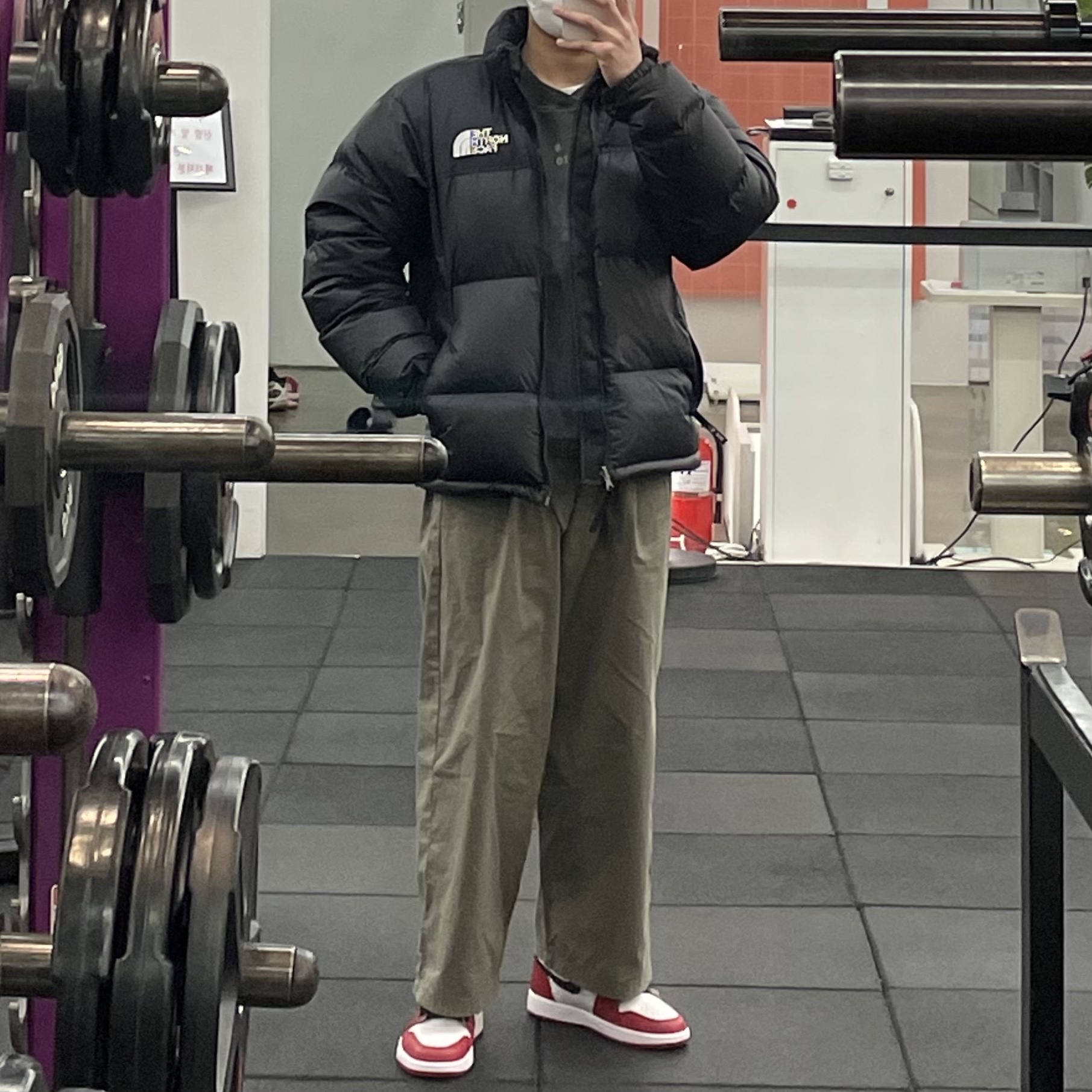 The North Face 1996 Eco Nuptse Jacket Black, Jordan 1 Retro High OG Chicago 2022 착용 스타일