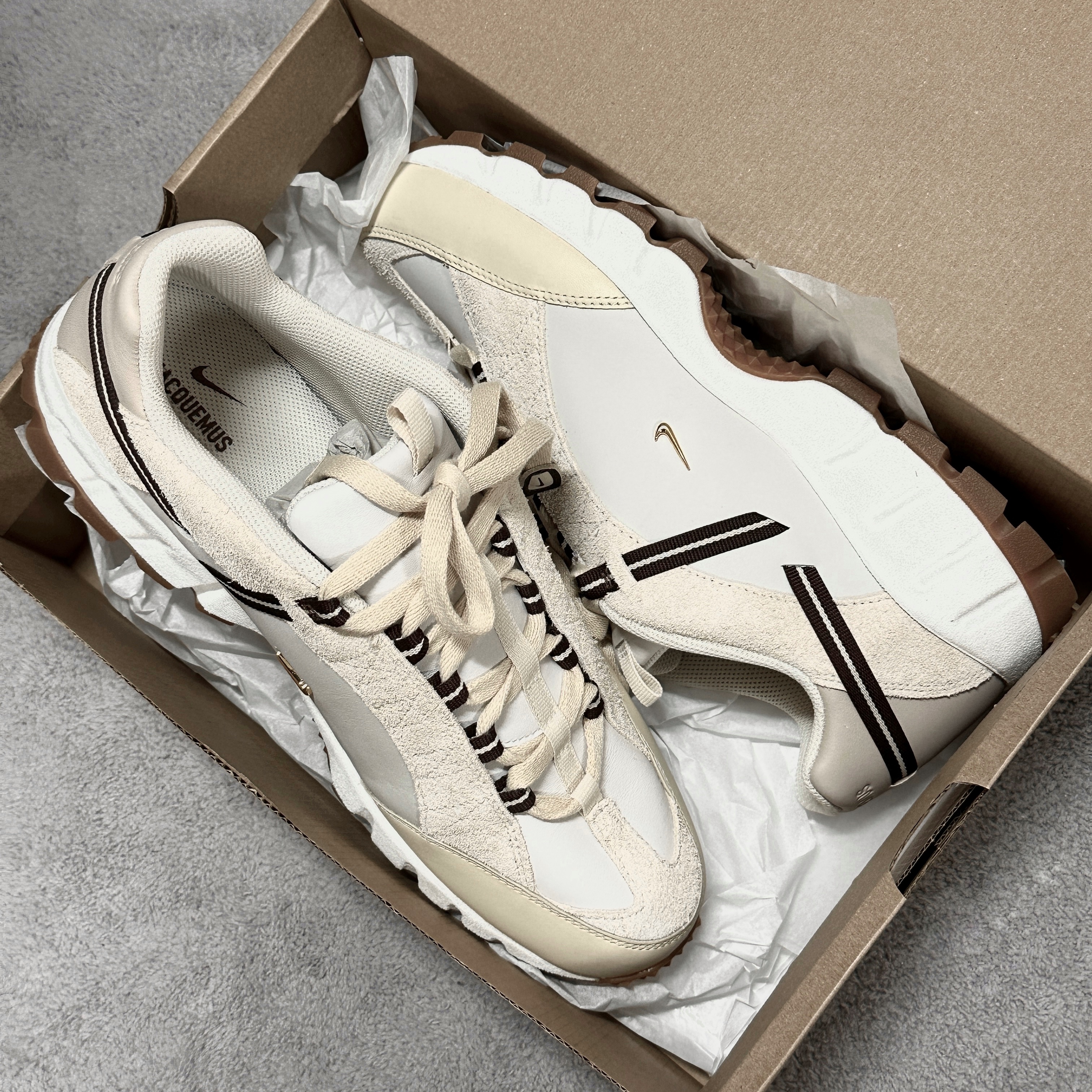 Nike x Jacquemus Air Humara LX Light Bone and Gold 착용 스타일