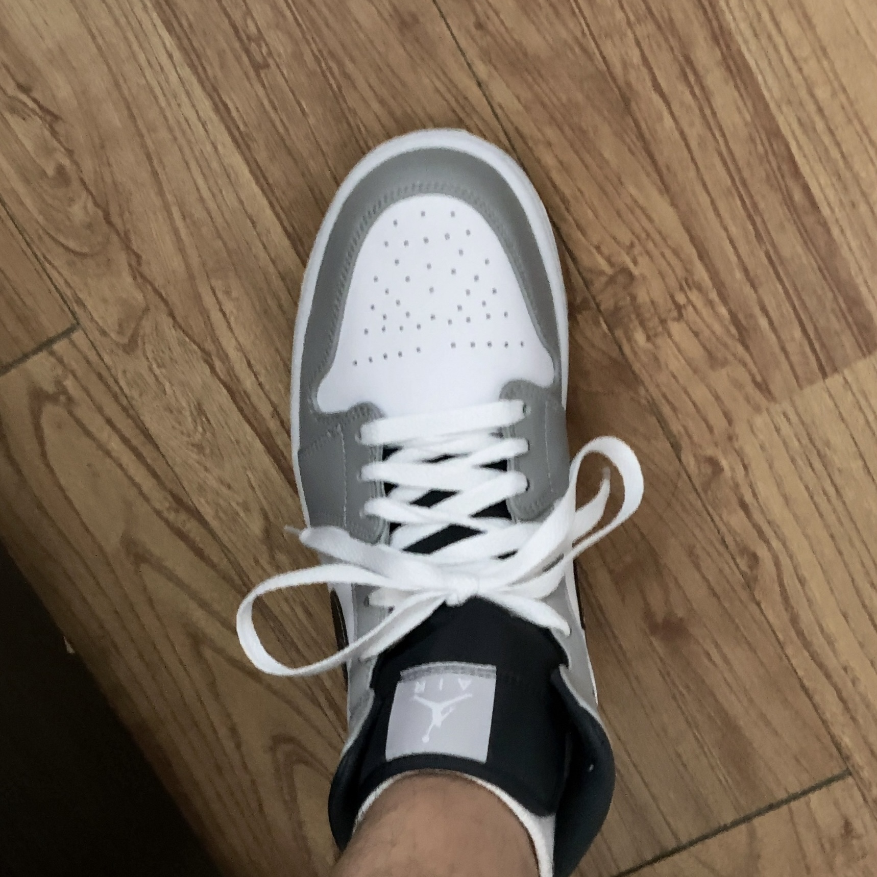 Jordan 1 Mid Light Smoke Grey Anthracite 착용 스타일