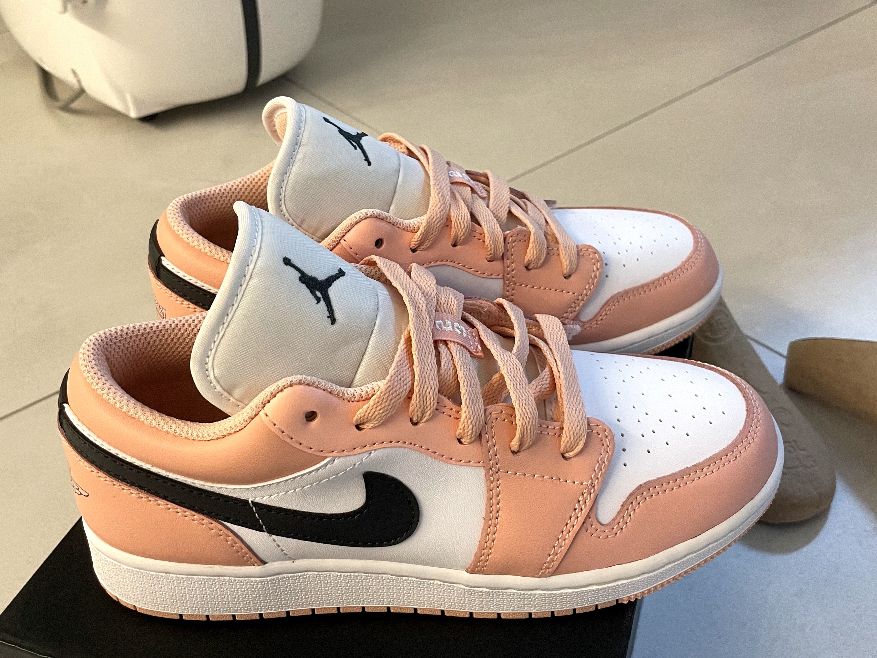 (GS) Jordan 1 Low Light Arctic Pink 착용 스타일