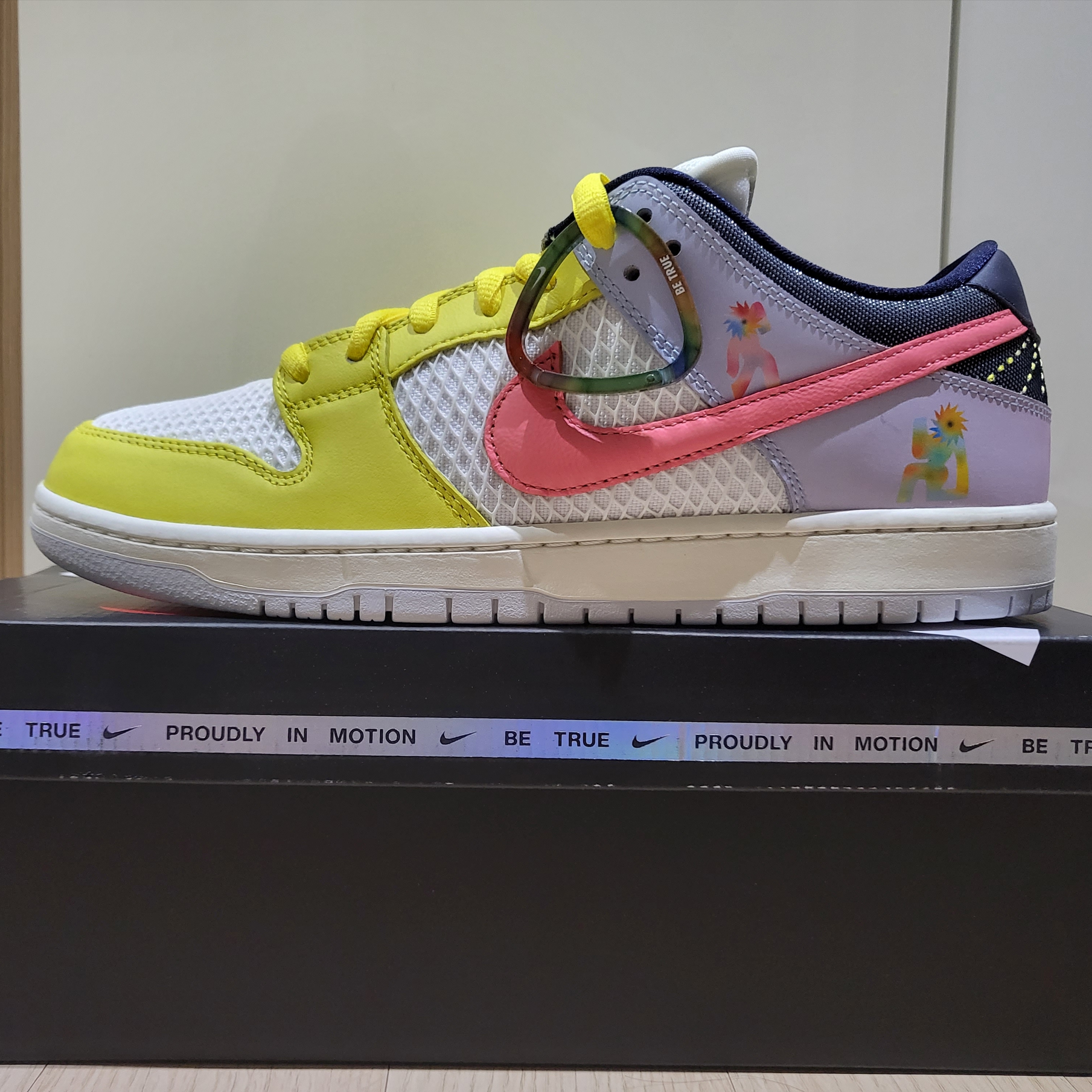 Nike SB Dunk Low Pro Pink Gaze Sail 착용 스타일 - 1