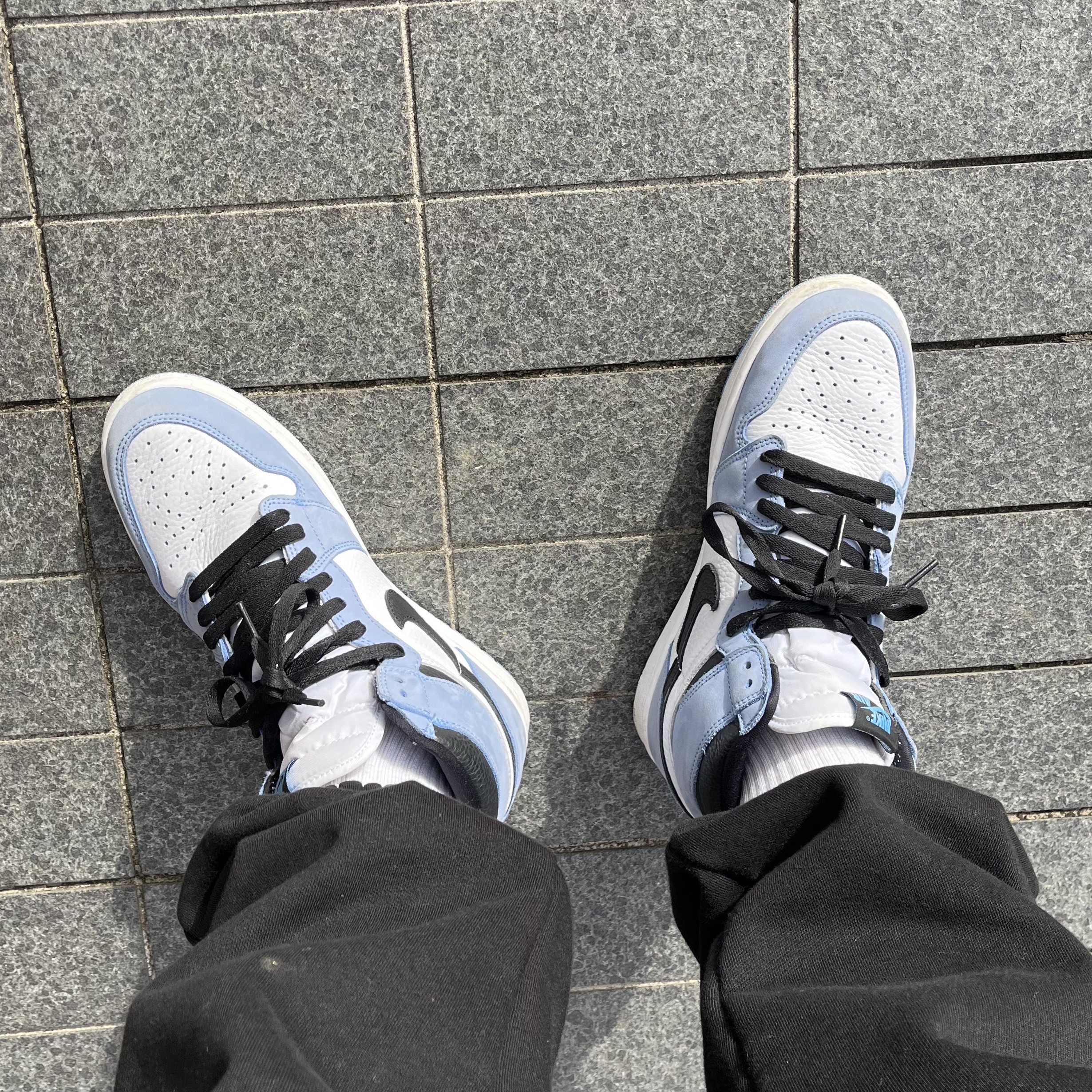 Jordan 1 Retro High OG University Blue 착용 스타일
