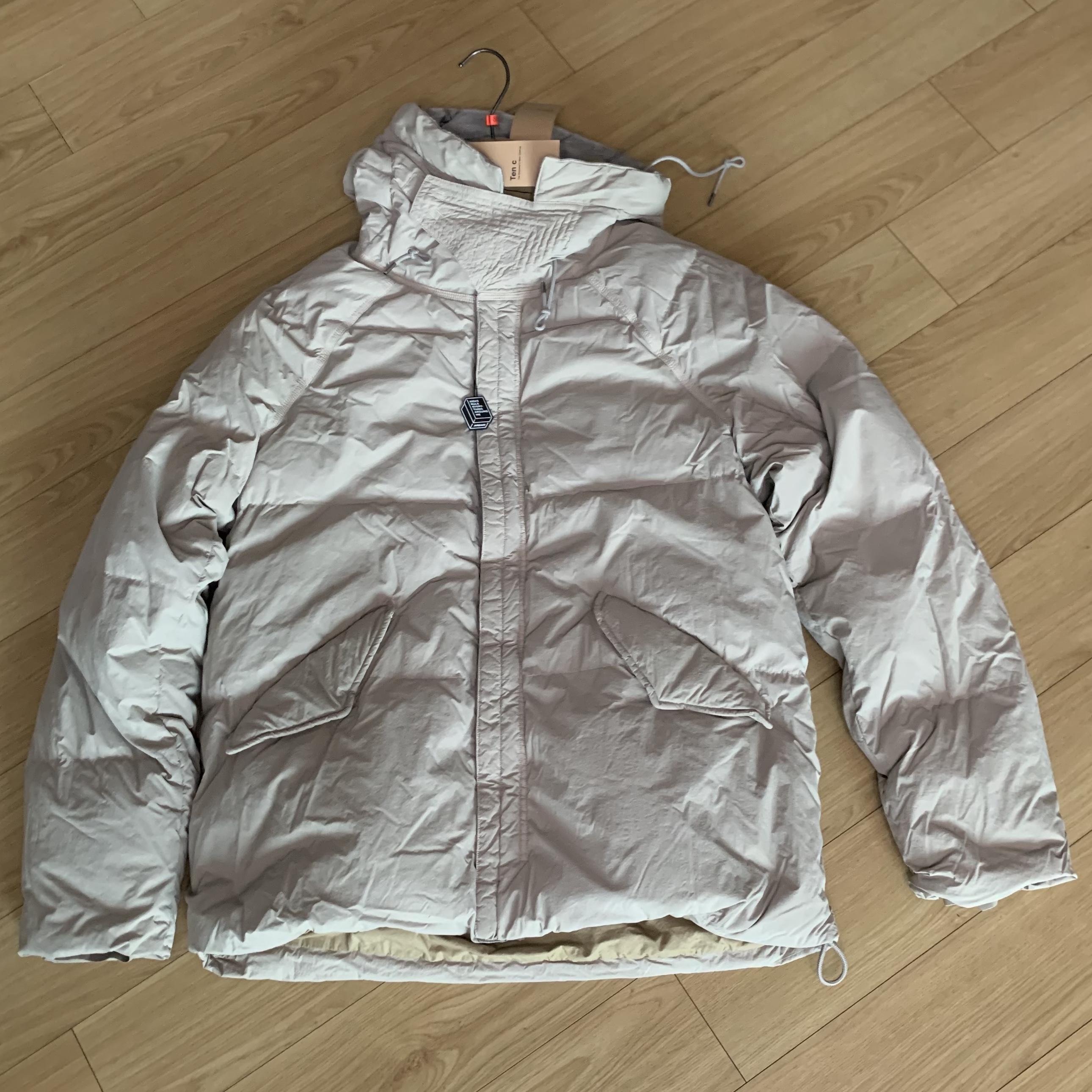 Ten C Artic Down Parka Pale Taupe 착용 스타일