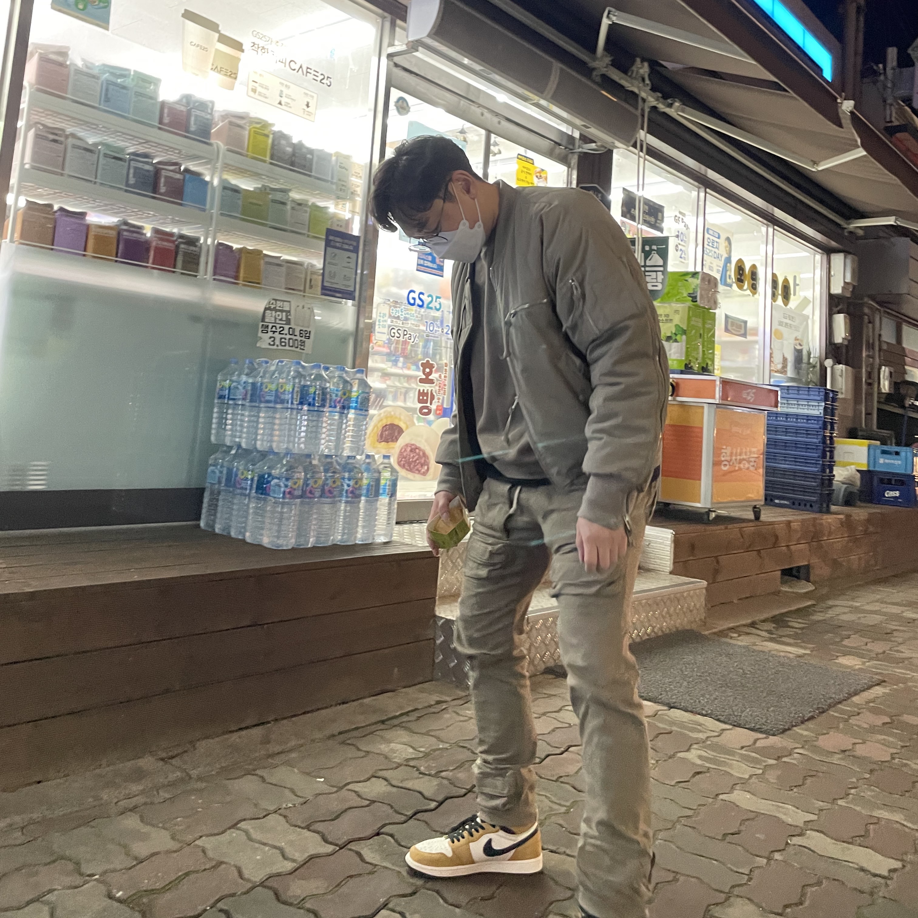 Jordan 1 Retro High Rookie of the Year, Essentials Pull-Over Crewneck Sweatshirt Taupe - 21SS 착용 스타일