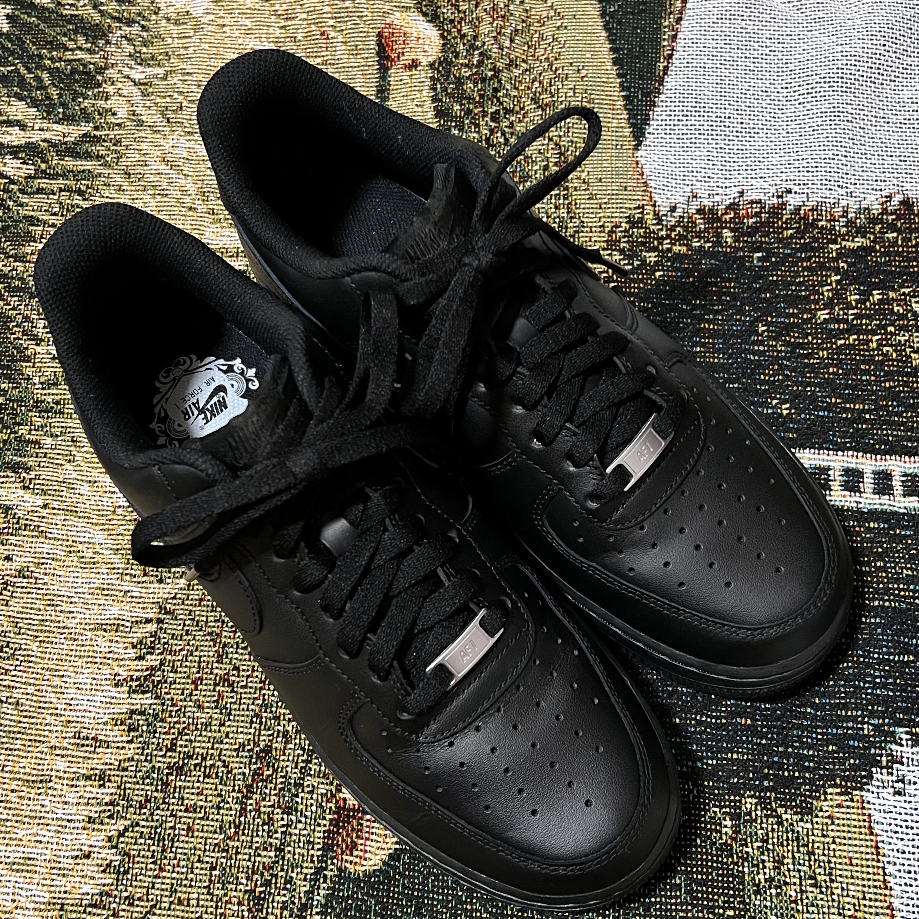 Nike Air Force 1 '07 Low Triple Black 착용 스타일 - 2