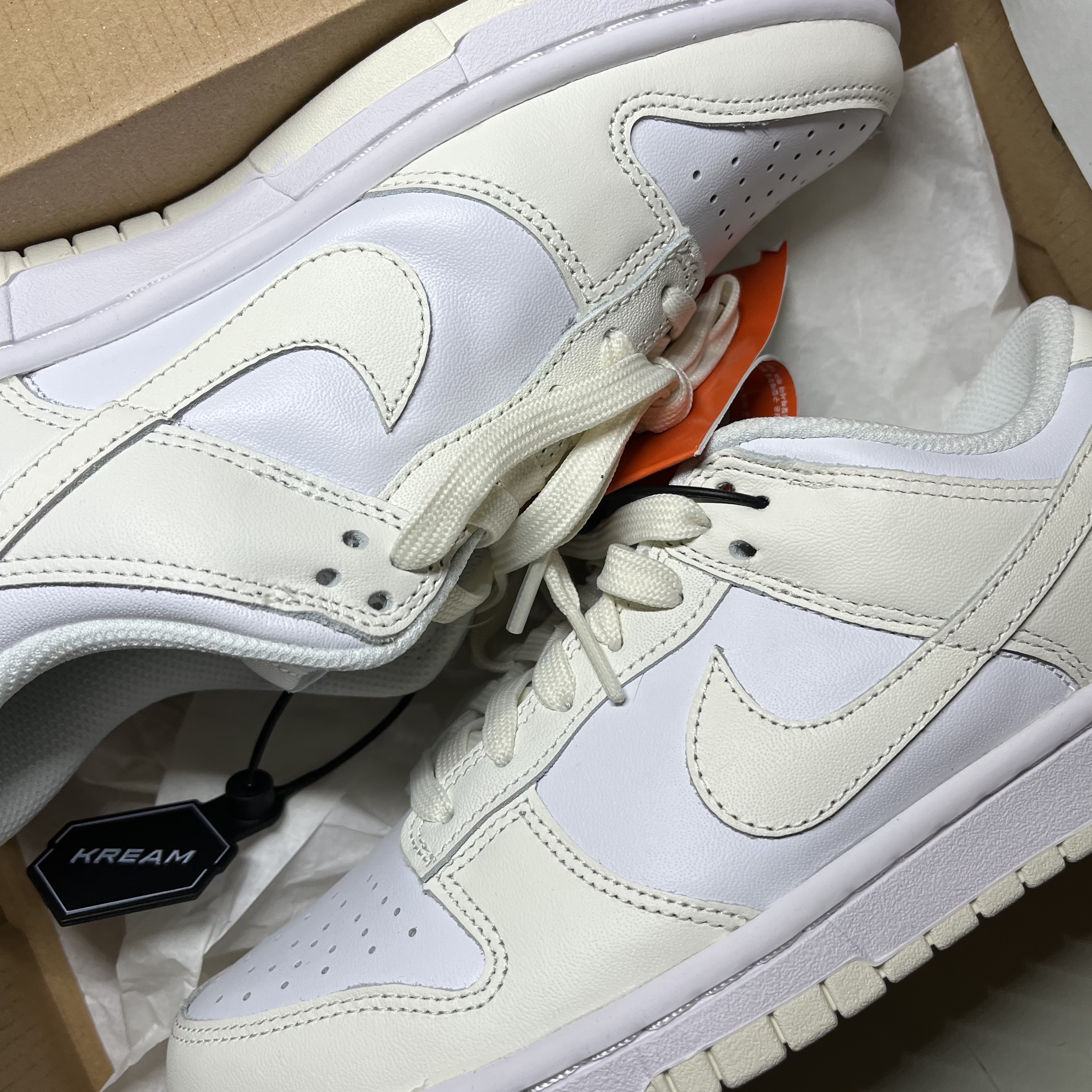 (W) Nike Dunk Low White and Sail 착용 스타일
