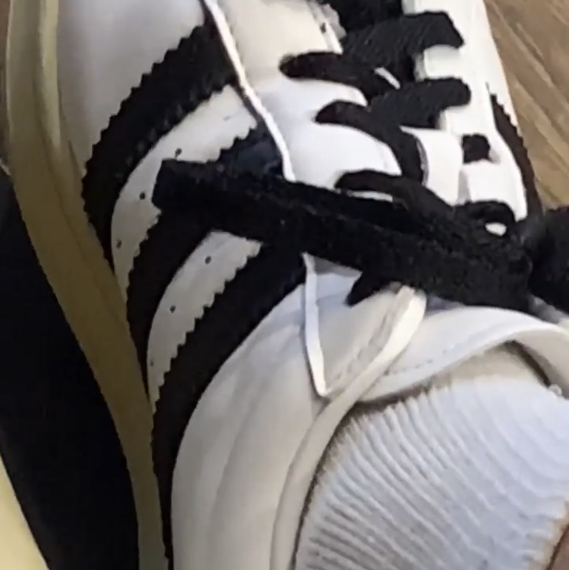 Adidas Superstar Core Black White, Adidas Superstar Premium Black White 착용 스타일