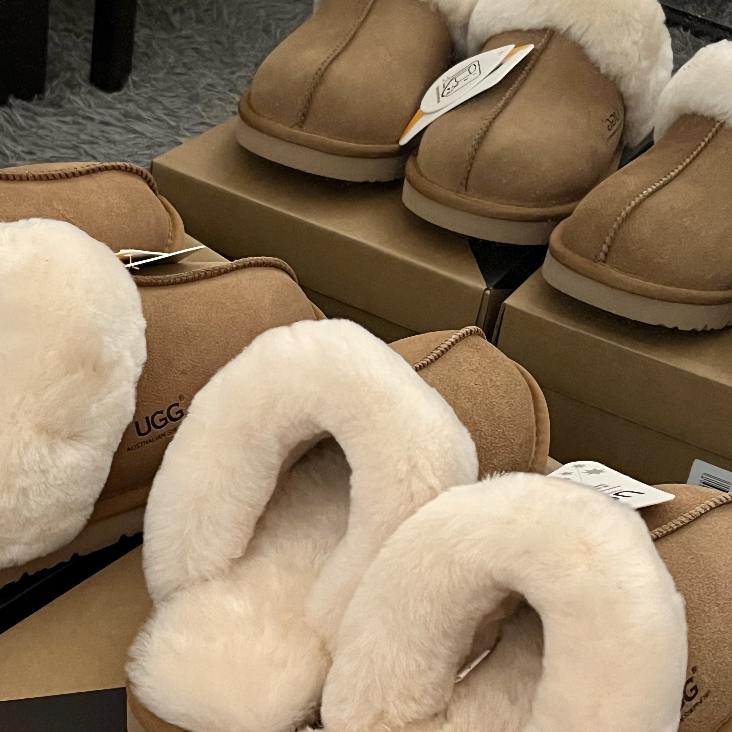 (W) UGG Disquette Slipper Chestnut 착용 스타일 - 2