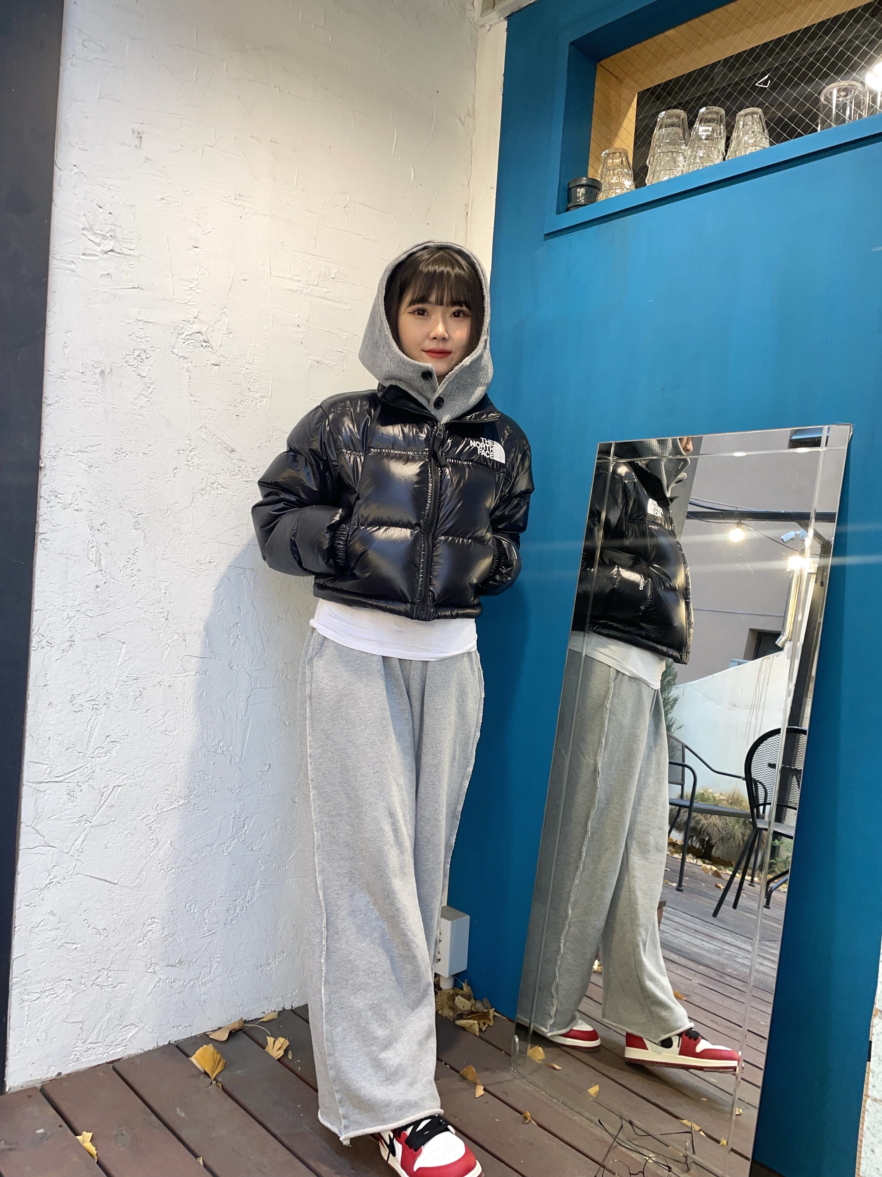 (W) The North Face Nuptse Short Jacket TNF Black, (PS) Jordan 1 Retro High OG Chicago 2022 착용 스타일 - 5