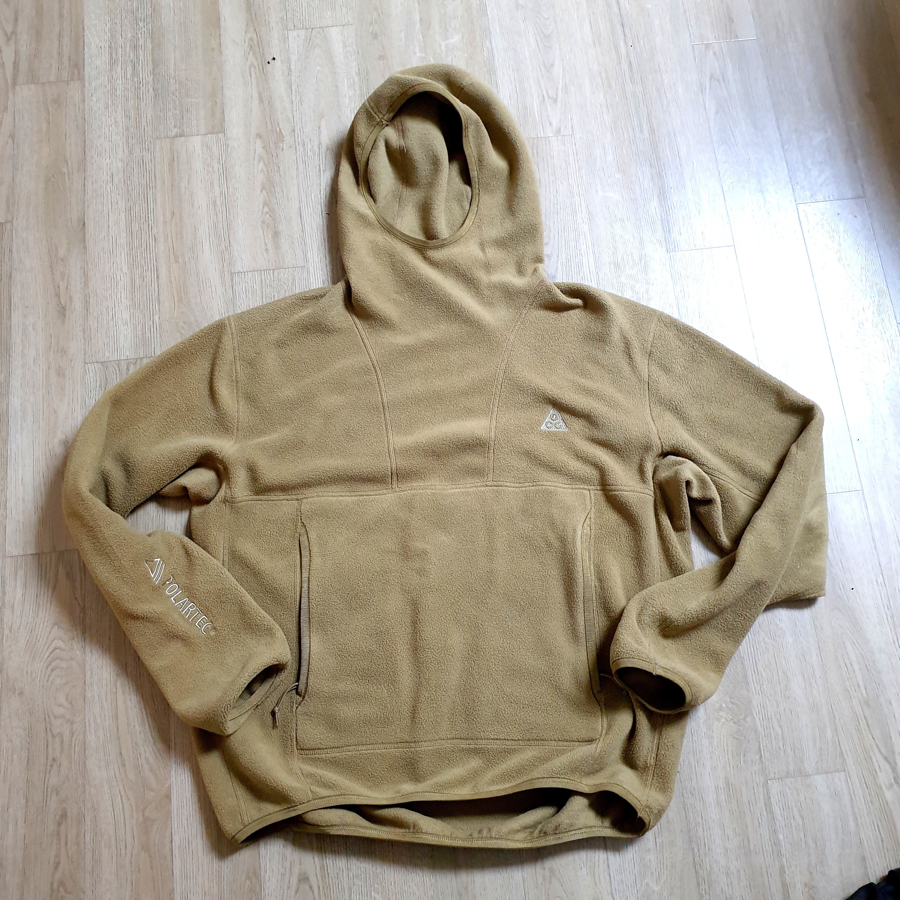 Nike ACG Polartec Wolf Tree Pullover Hoodie Golden Beige - Asia 착용 스타일 - 2