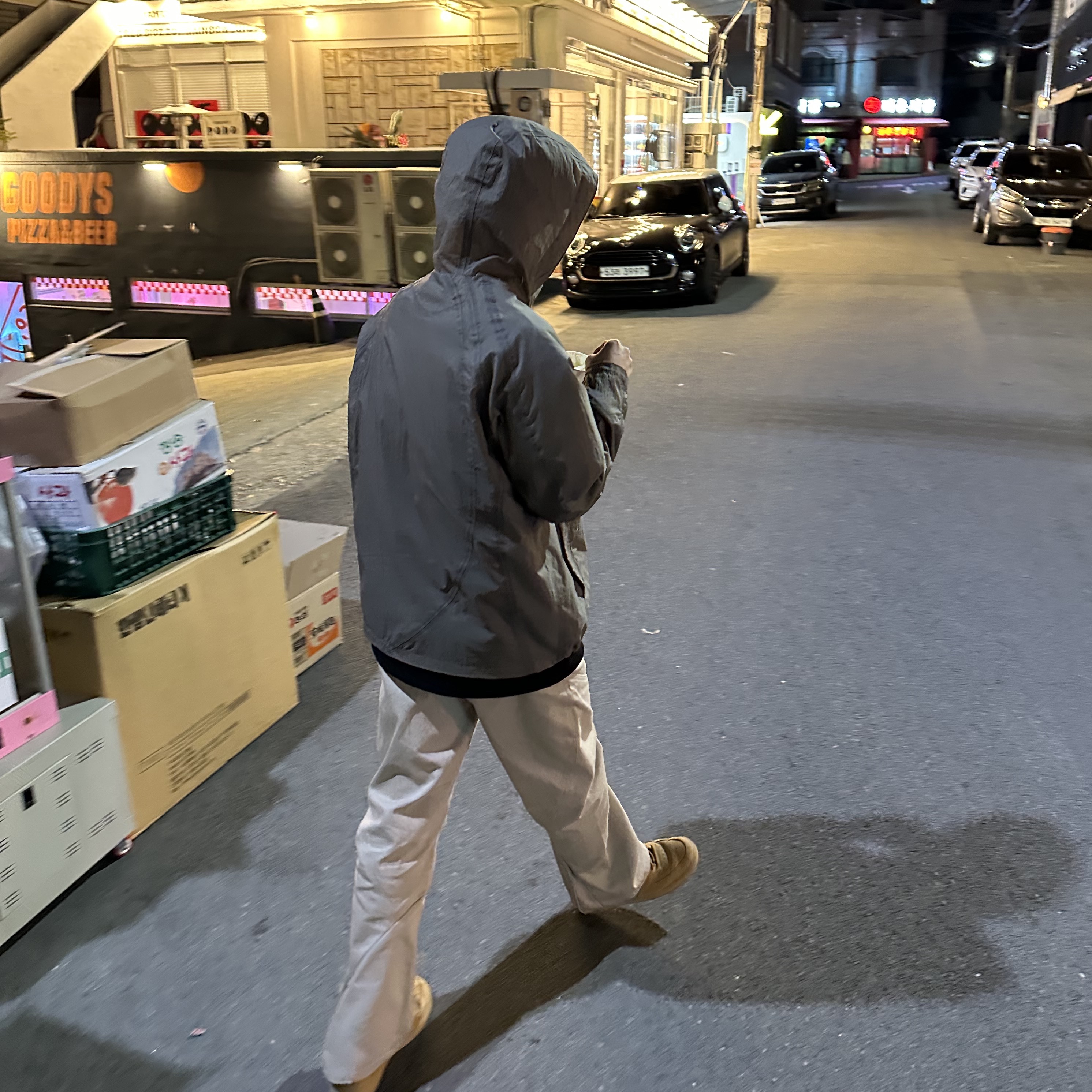 Sansan Gear Seam Sealing Jacket Mud Khaki - 22FW, Sansan Gear Long Sleeve T-Shirt Black - 22FW 착용 스타일 - 3