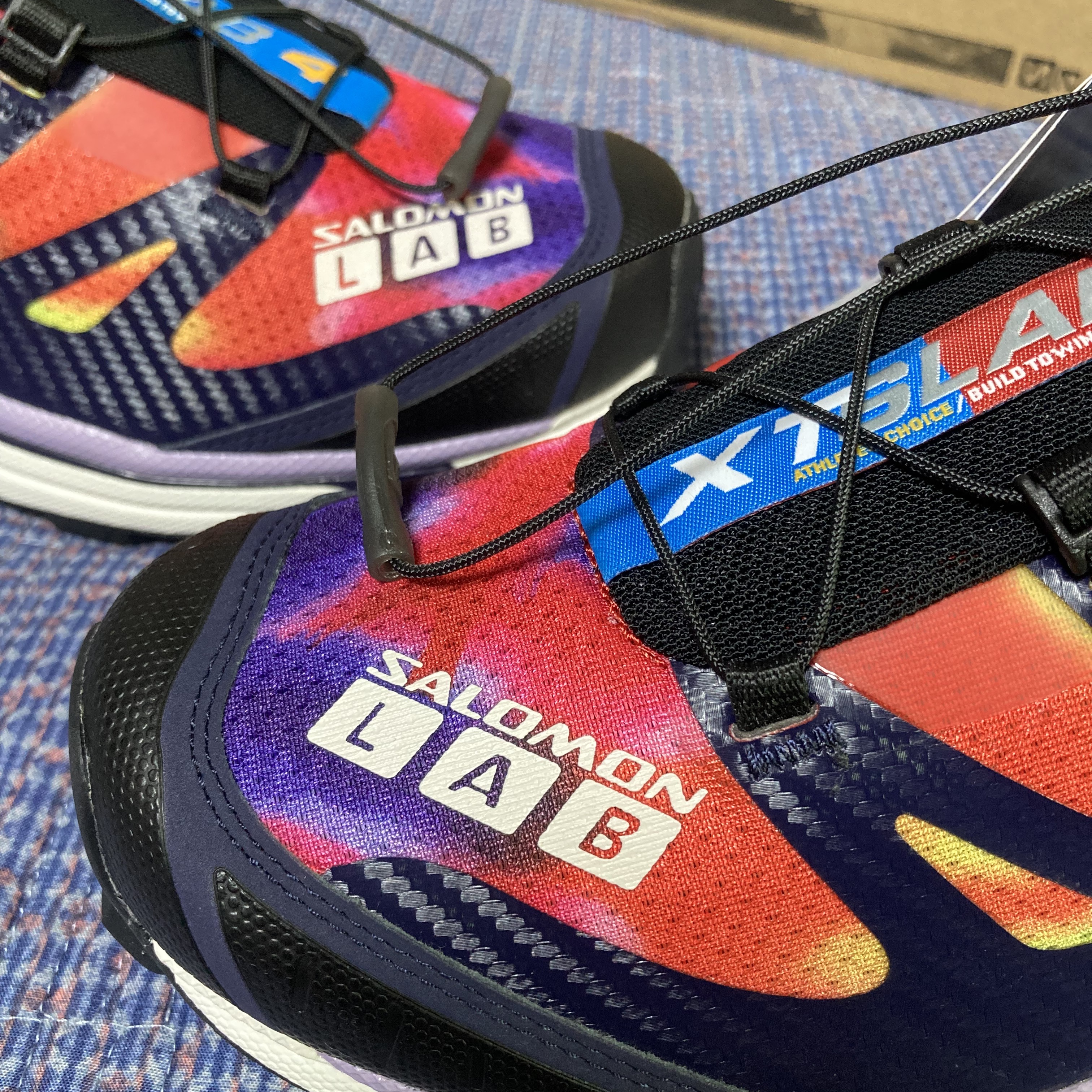 Salomon XT-4 ADV Evening Blue Nimbus Cloud 착용 스타일 - 2